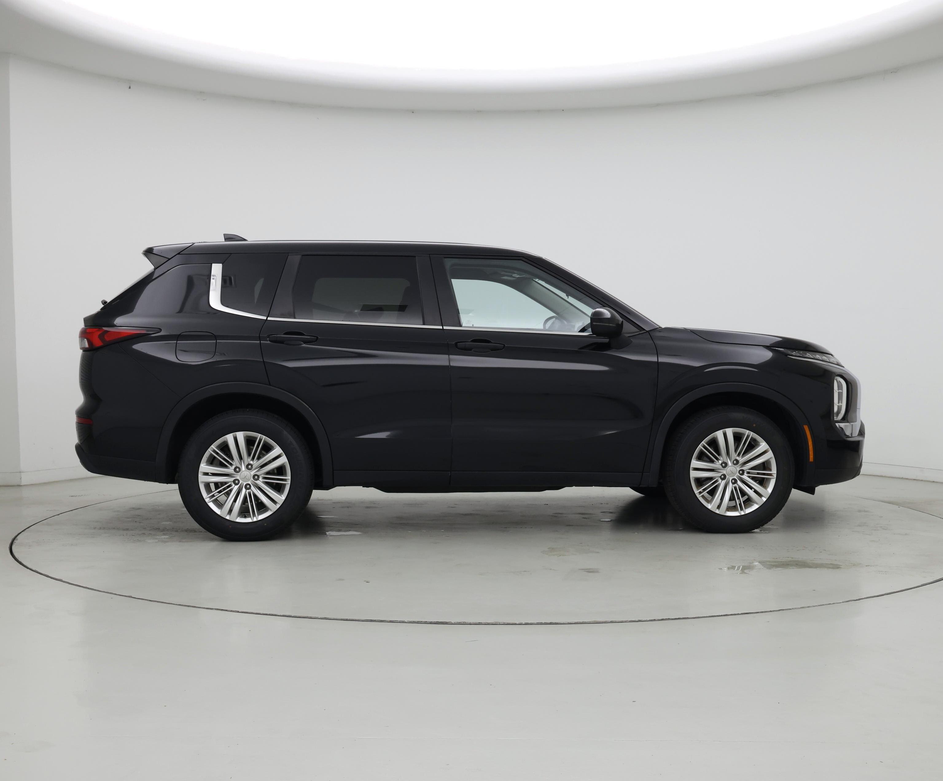 Thumbnail: 2024 Mitsubishi Outlander - 7
