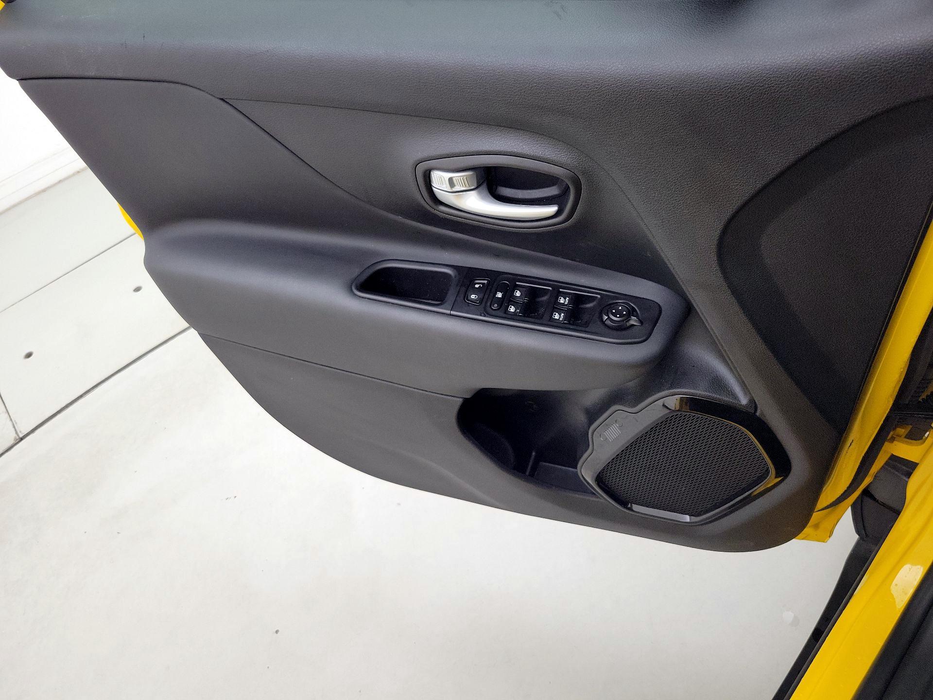 Thumbnail: 2023 Jeep Renegade - 12