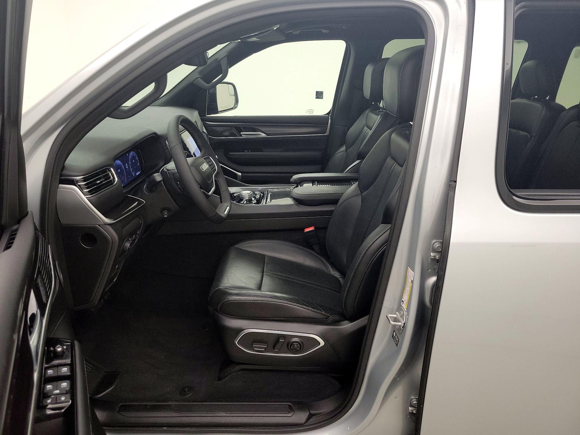 Thumbnail: 2024 Jeep Wagoneer - 11