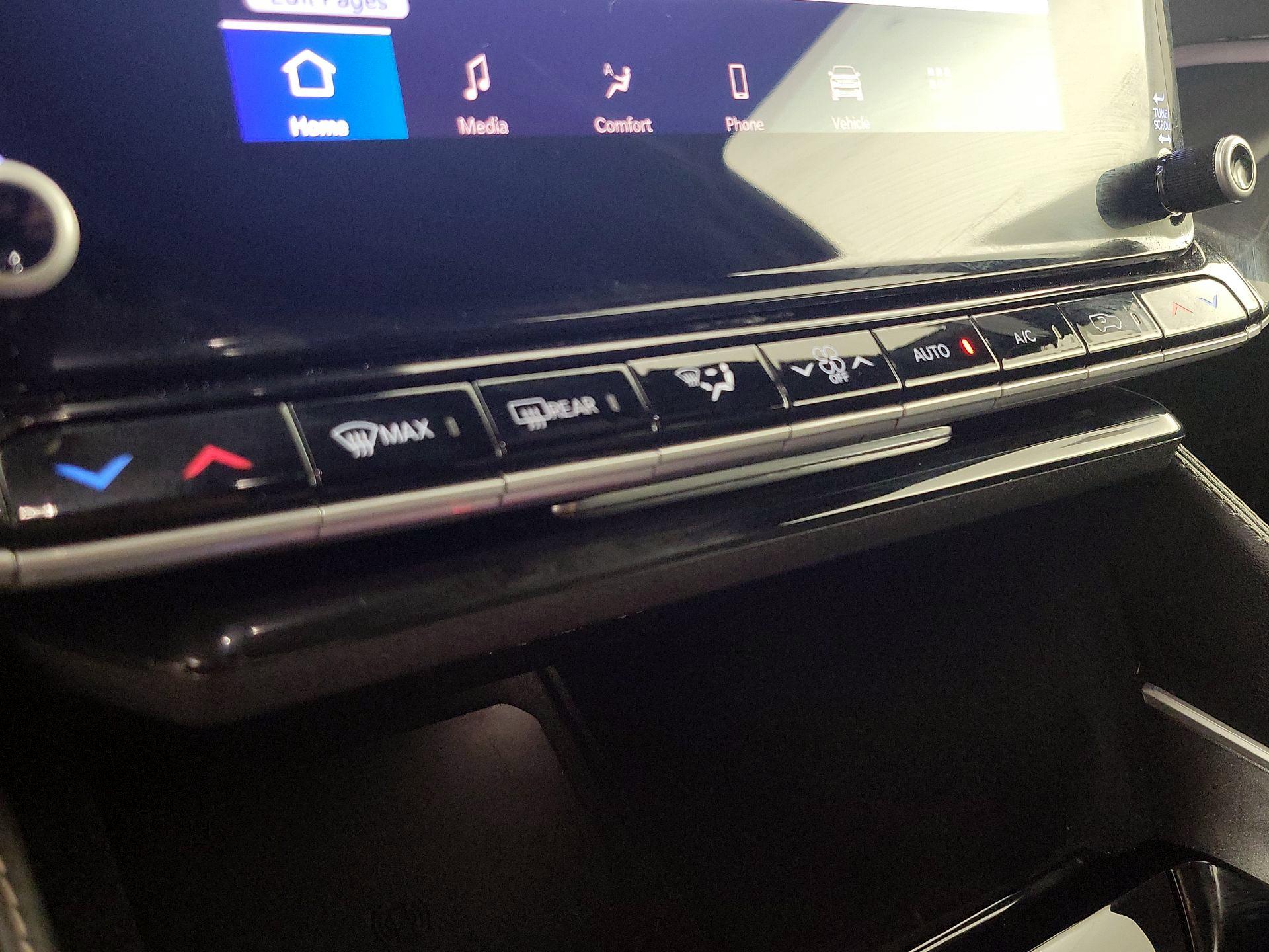 Thumbnail: 2024 Jeep Wagoneer - 17