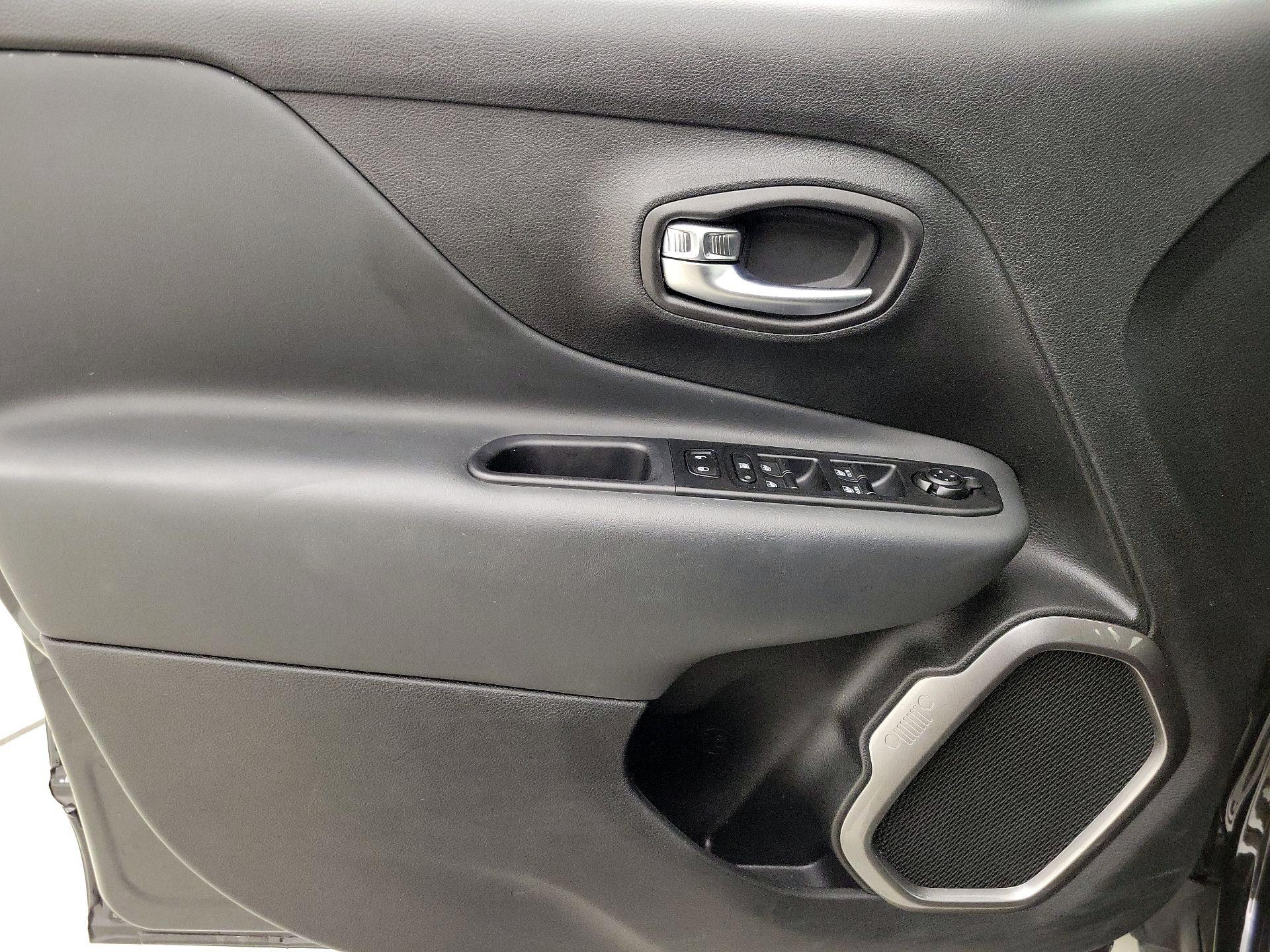 Thumbnail: 2022 Jeep Renegade - 12