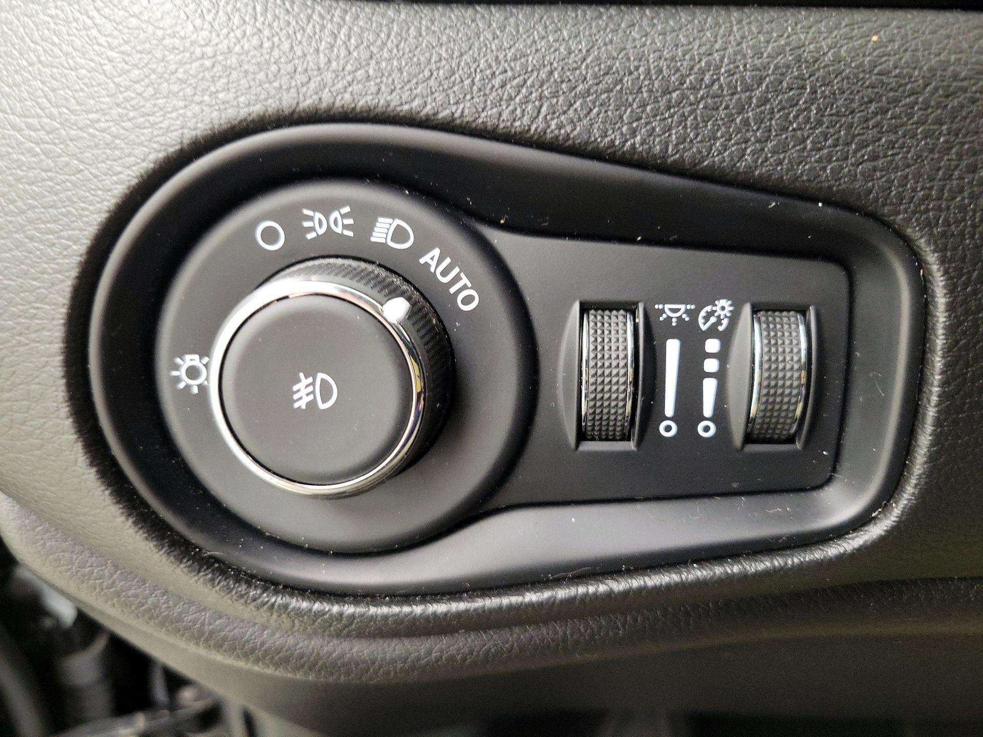 Thumbnail: 2022 Jeep Renegade - 13