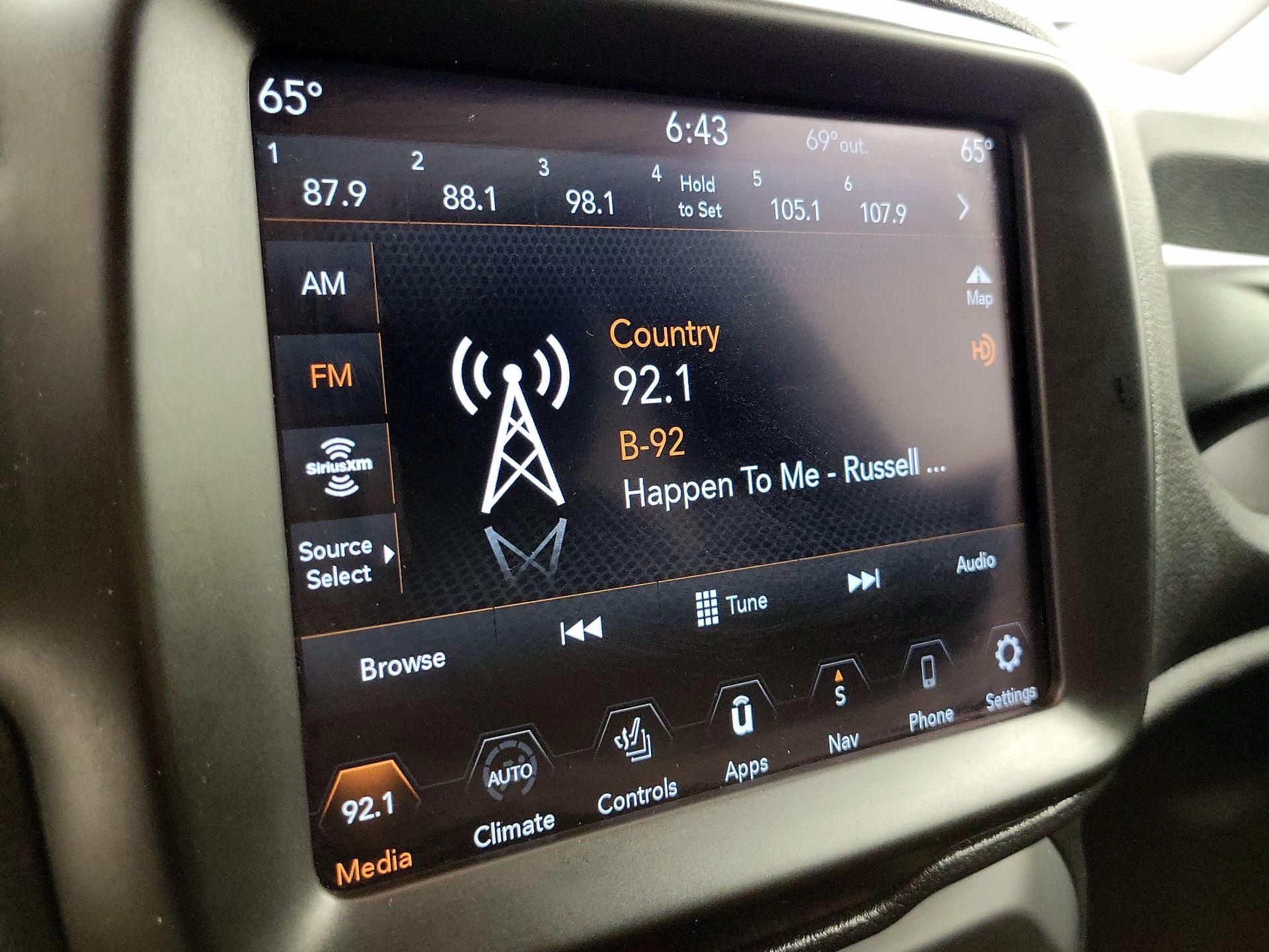 Thumbnail: 2022 Jeep Renegade - 16