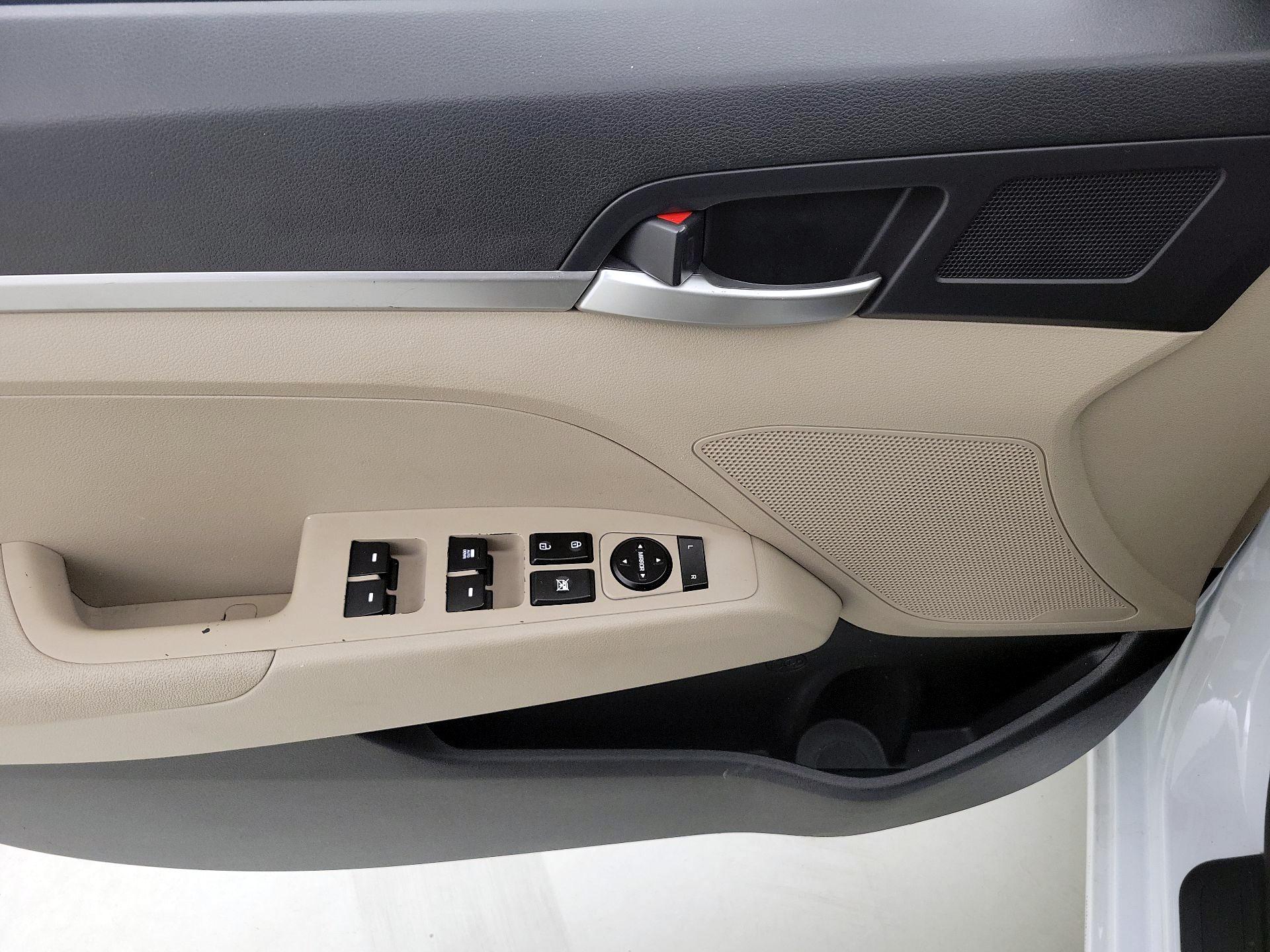 Thumbnail: 2020 Hyundai Elantra - 12