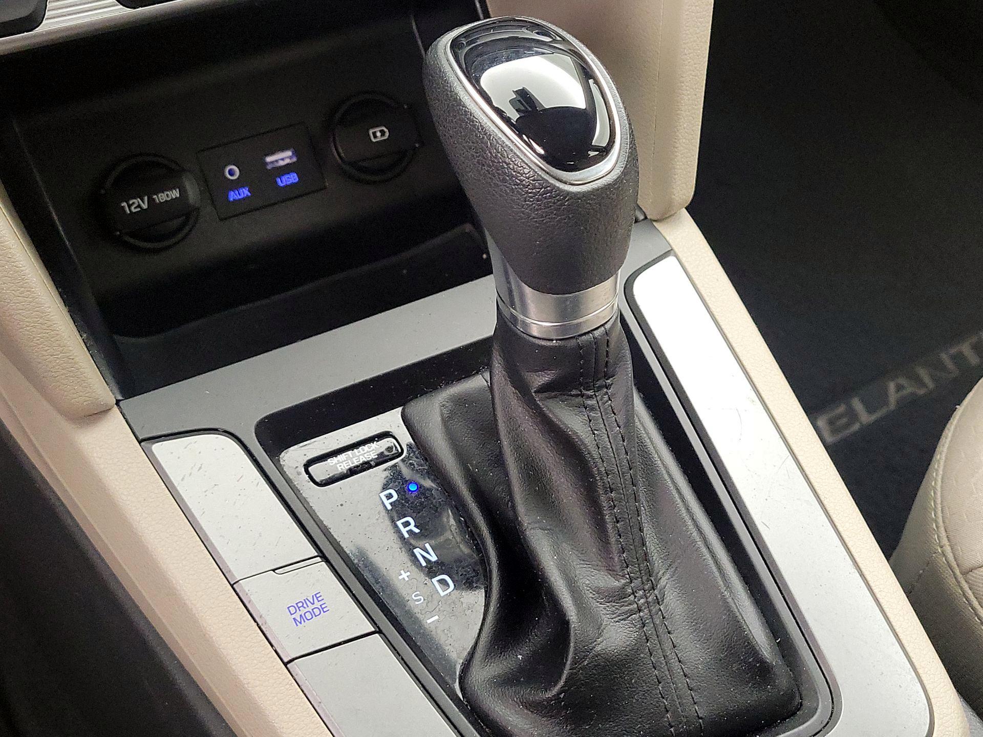 Thumbnail: 2020 Hyundai Elantra - 17