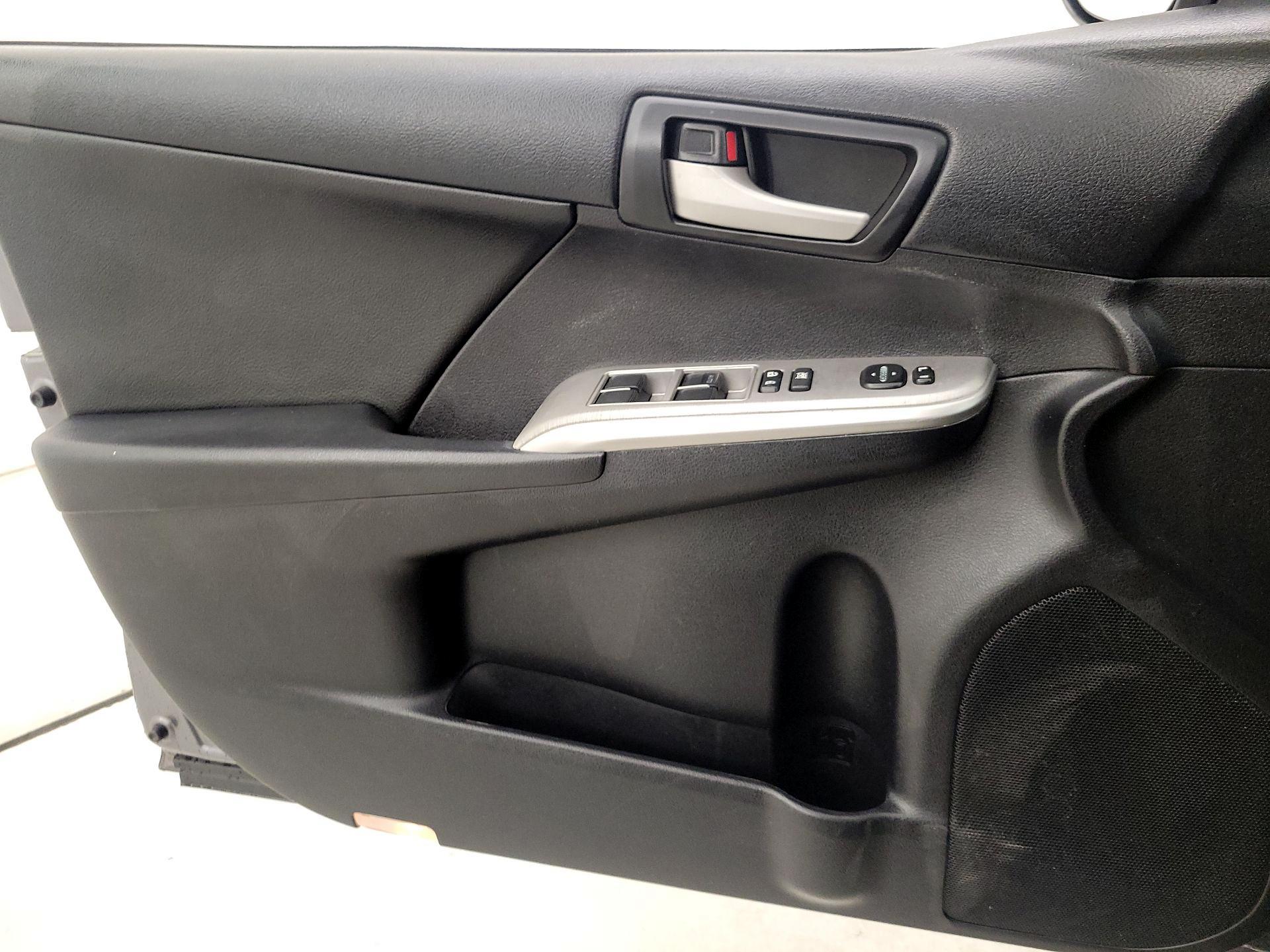 Thumbnail: 2014 Toyota Camry - 12