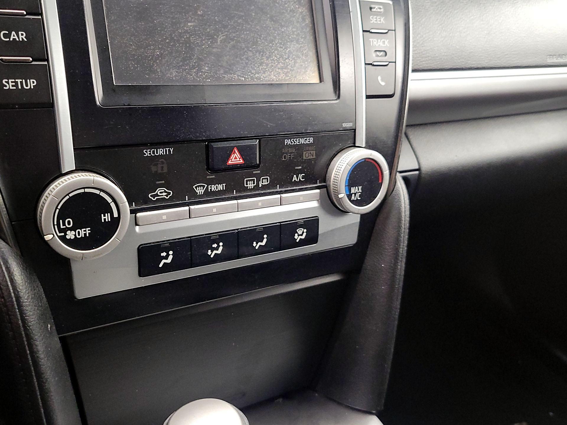 Thumbnail: 2014 Toyota Camry - 16