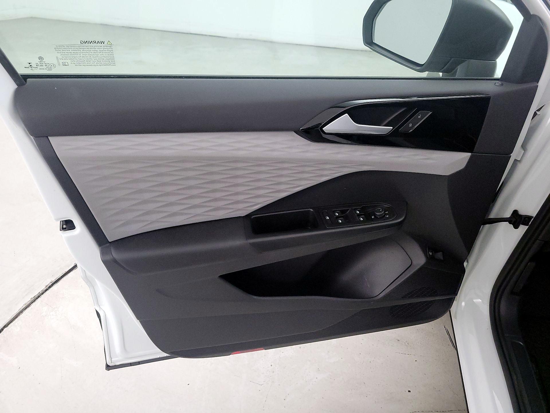 Thumbnail: 2022 Volkswagen Taos - 12