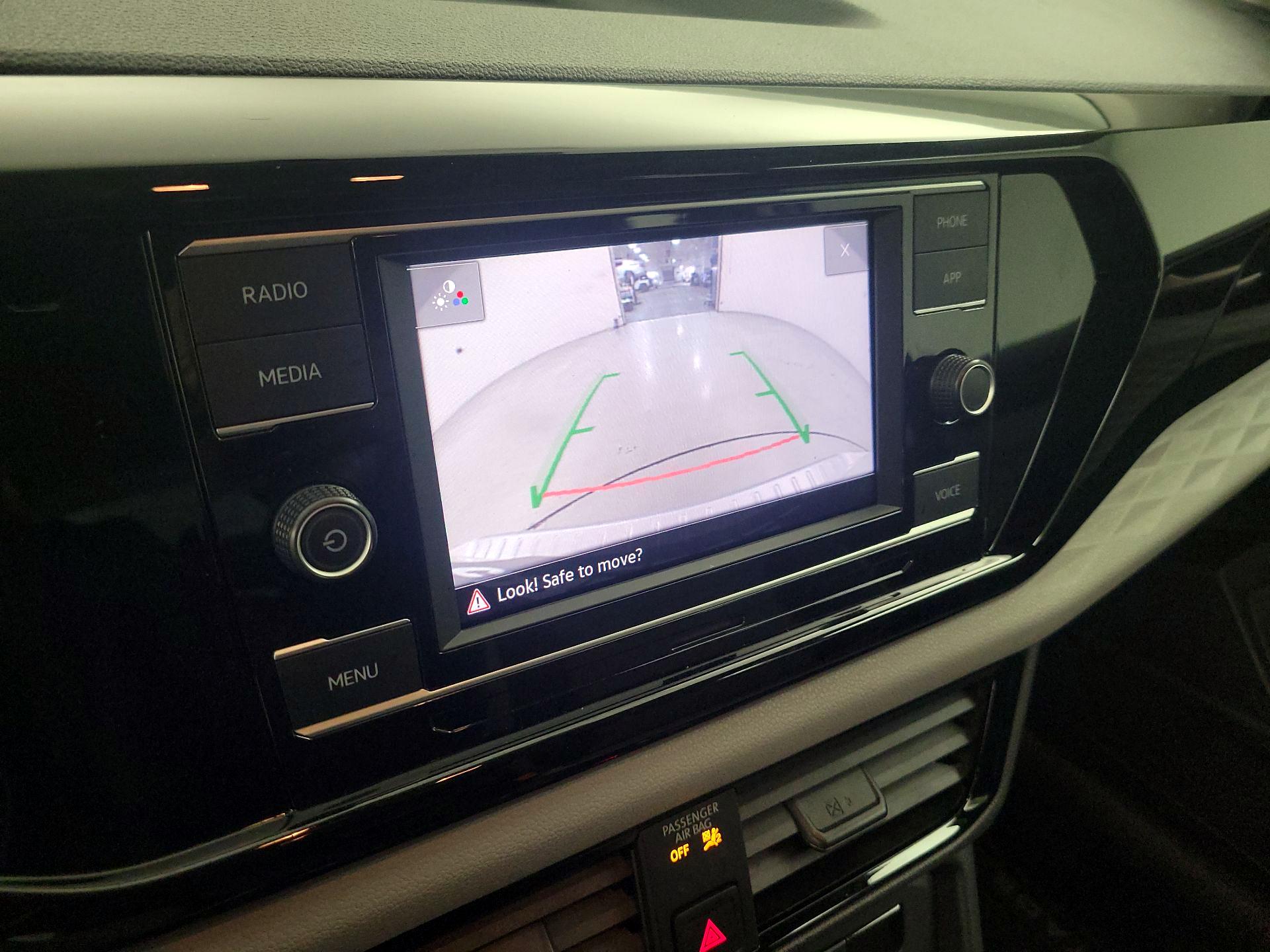 Thumbnail: 2022 Volkswagen Taos - 14