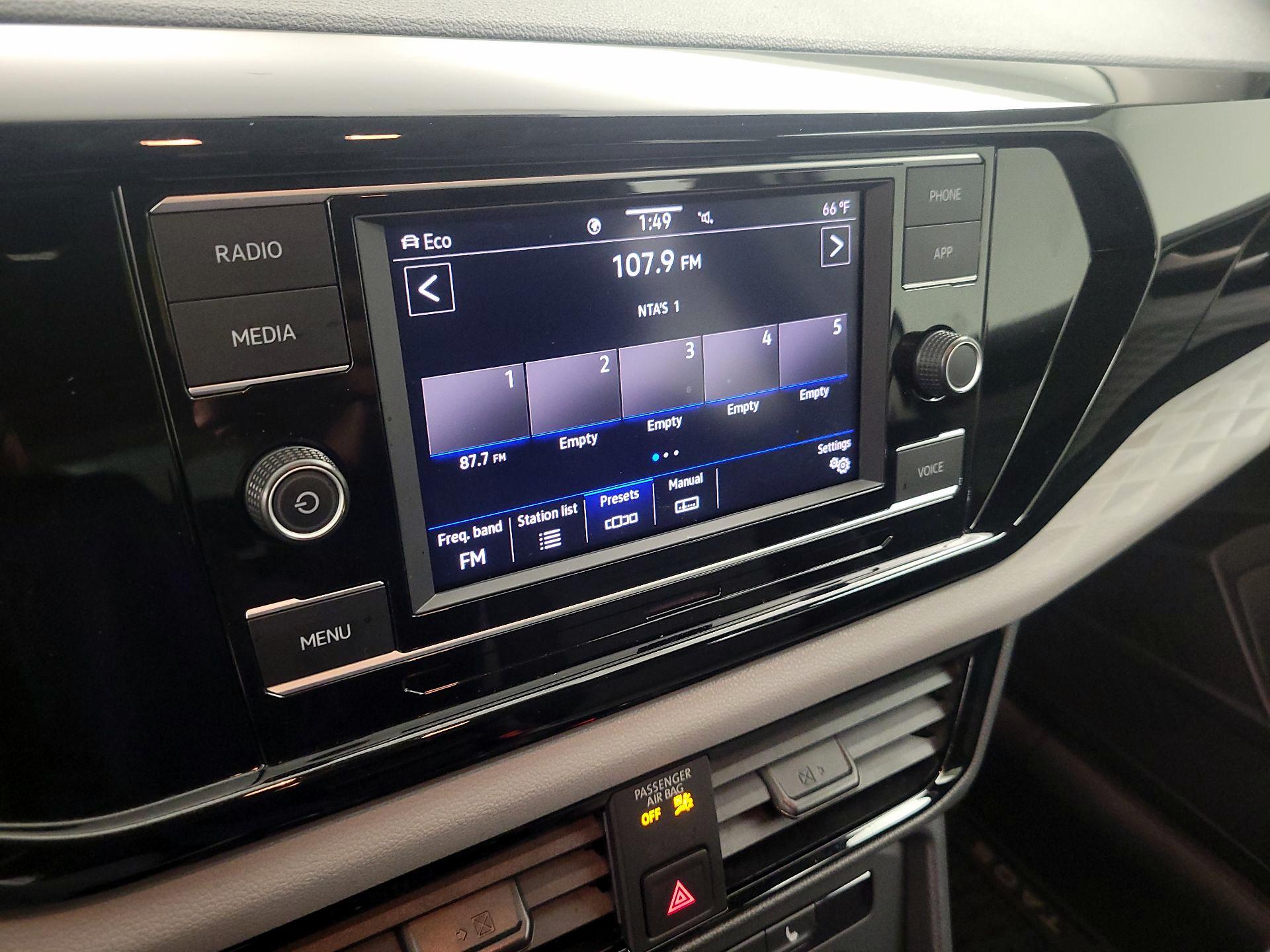 Thumbnail: 2022 Volkswagen Taos - 15