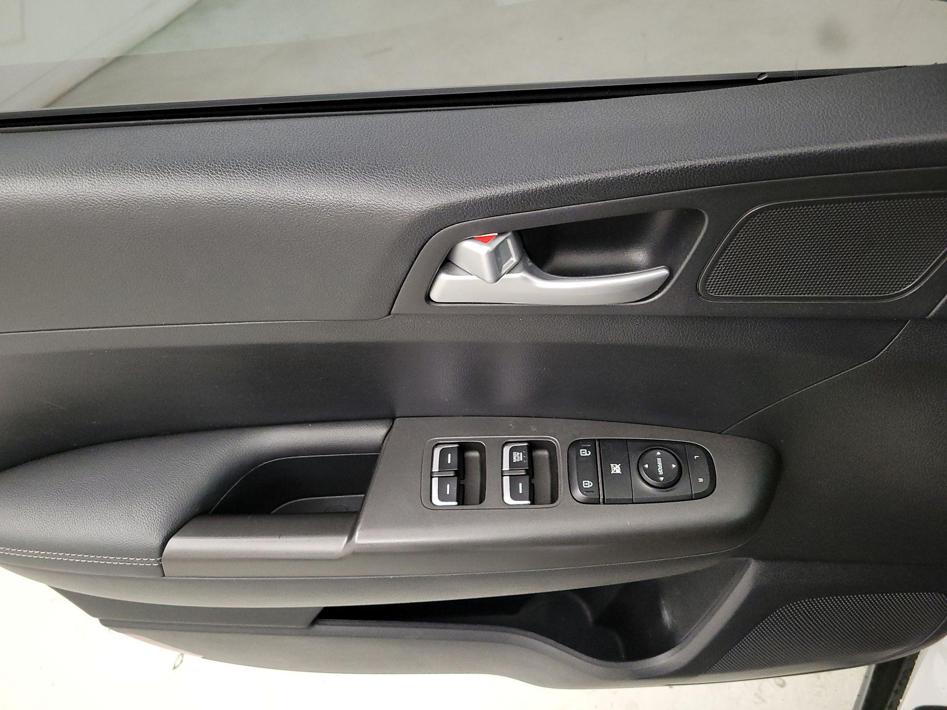 Thumbnail: 2021 Kia Sportage - 12