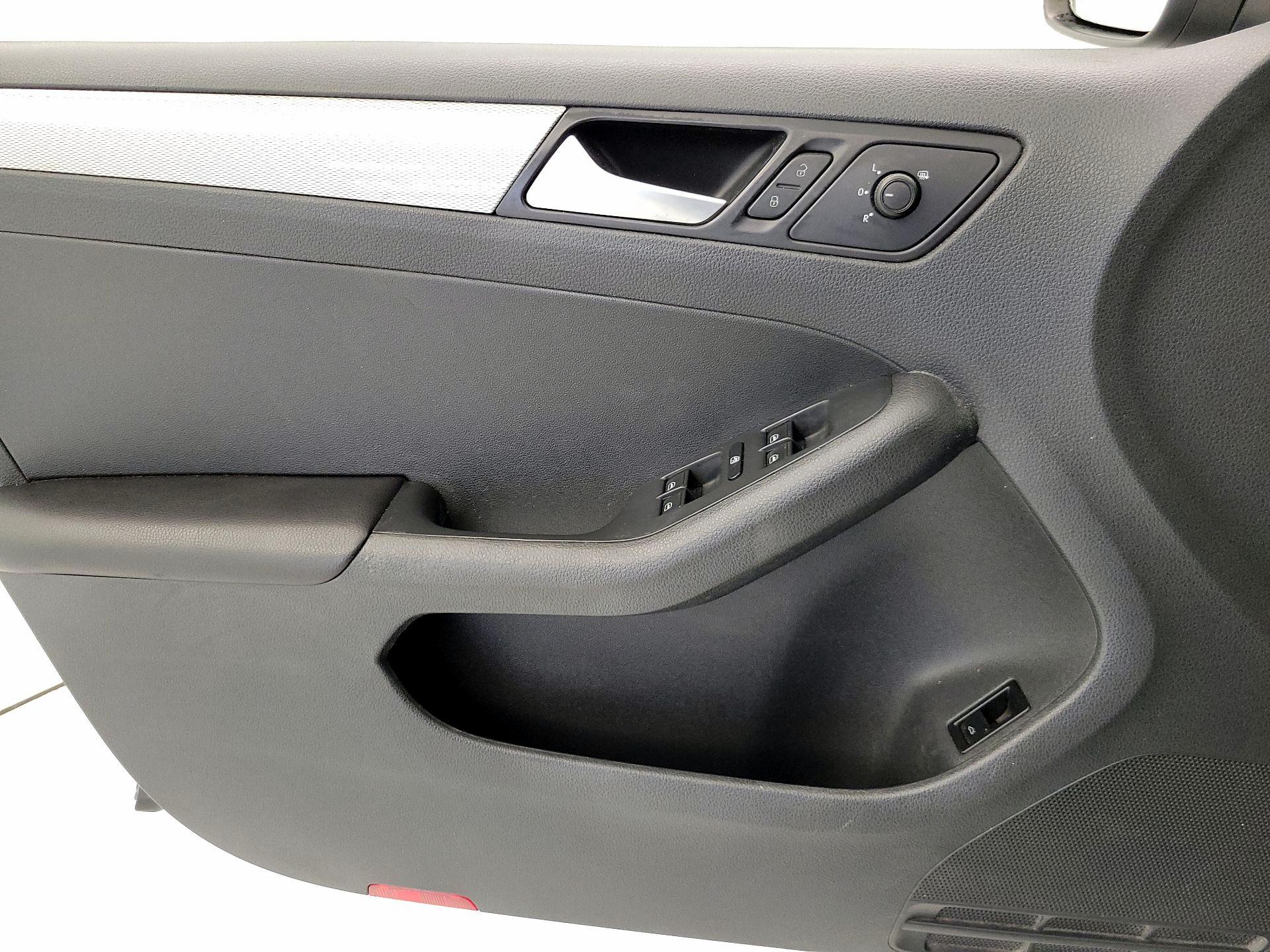 Thumbnail: 2017 Volkswagen Jetta - 12