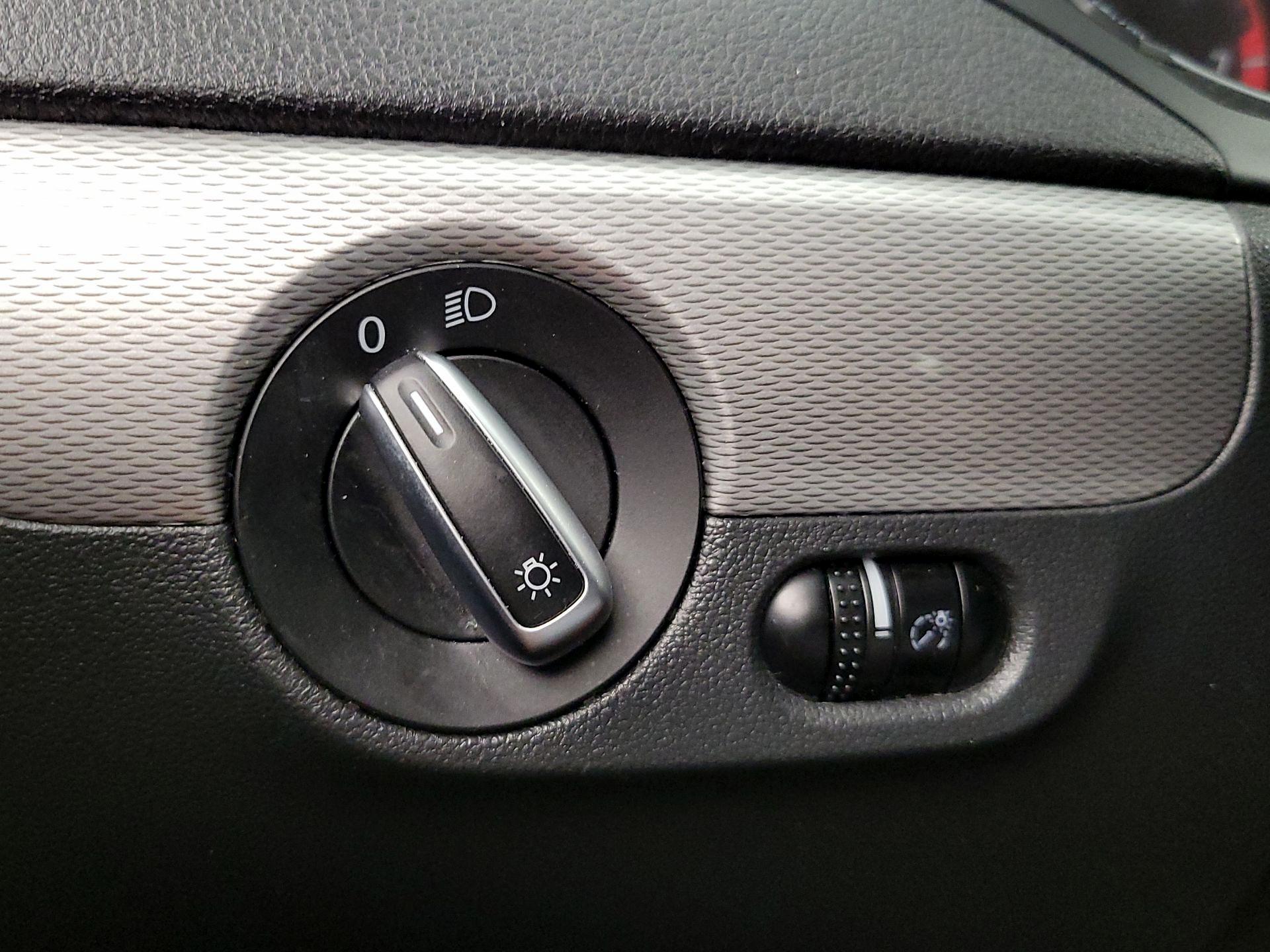 Thumbnail: 2017 Volkswagen Jetta - 13