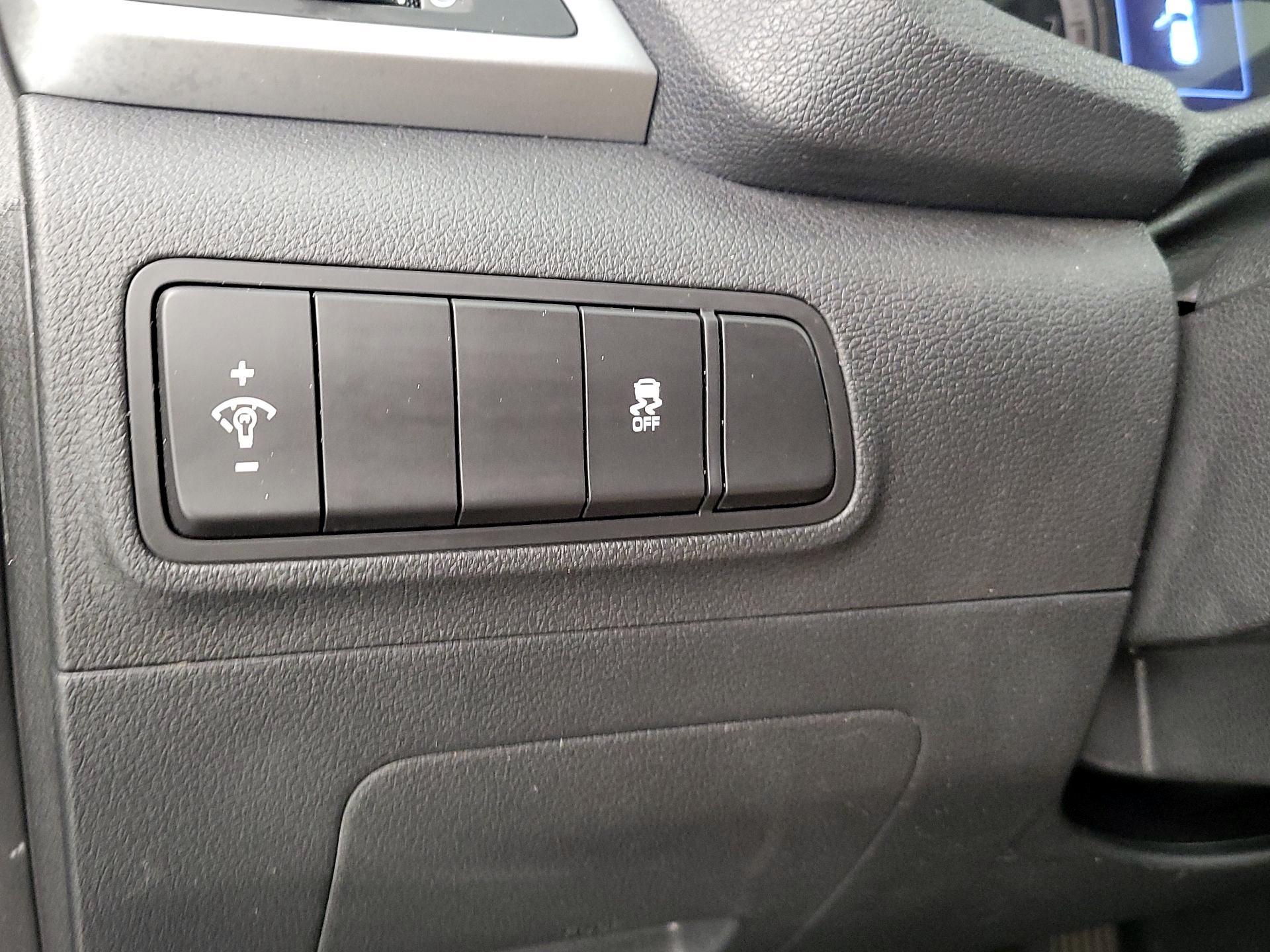 Thumbnail: 2016 Hyundai Tucson - 13