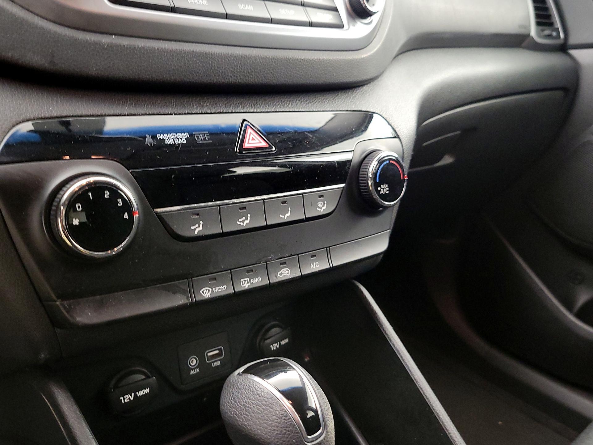 Thumbnail: 2016 Hyundai Tucson - 16