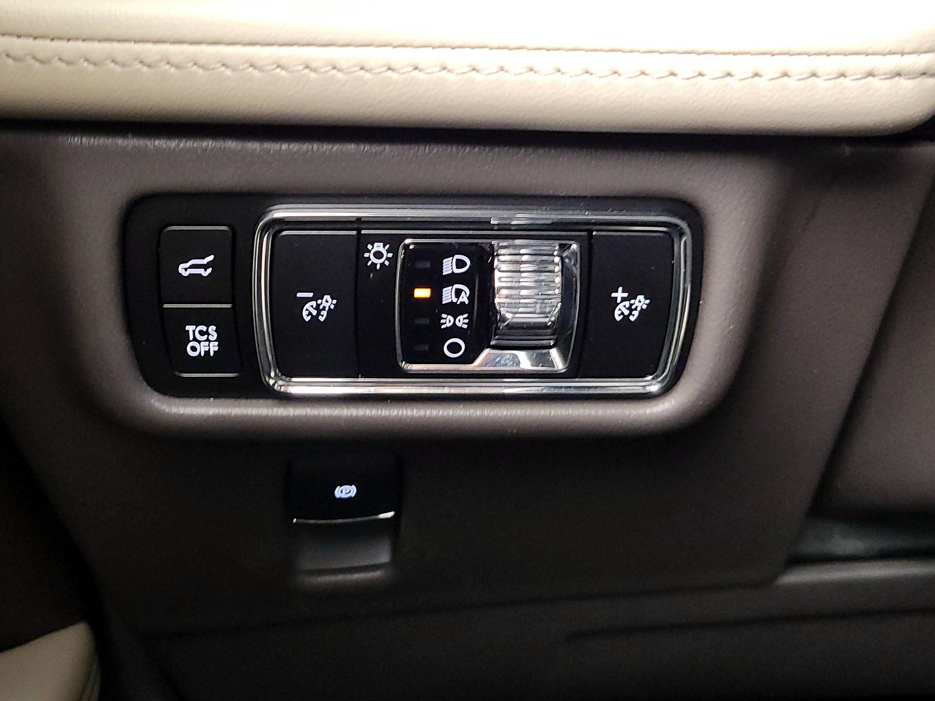 Thumbnail: 2023 Lincoln Nautilus - 13