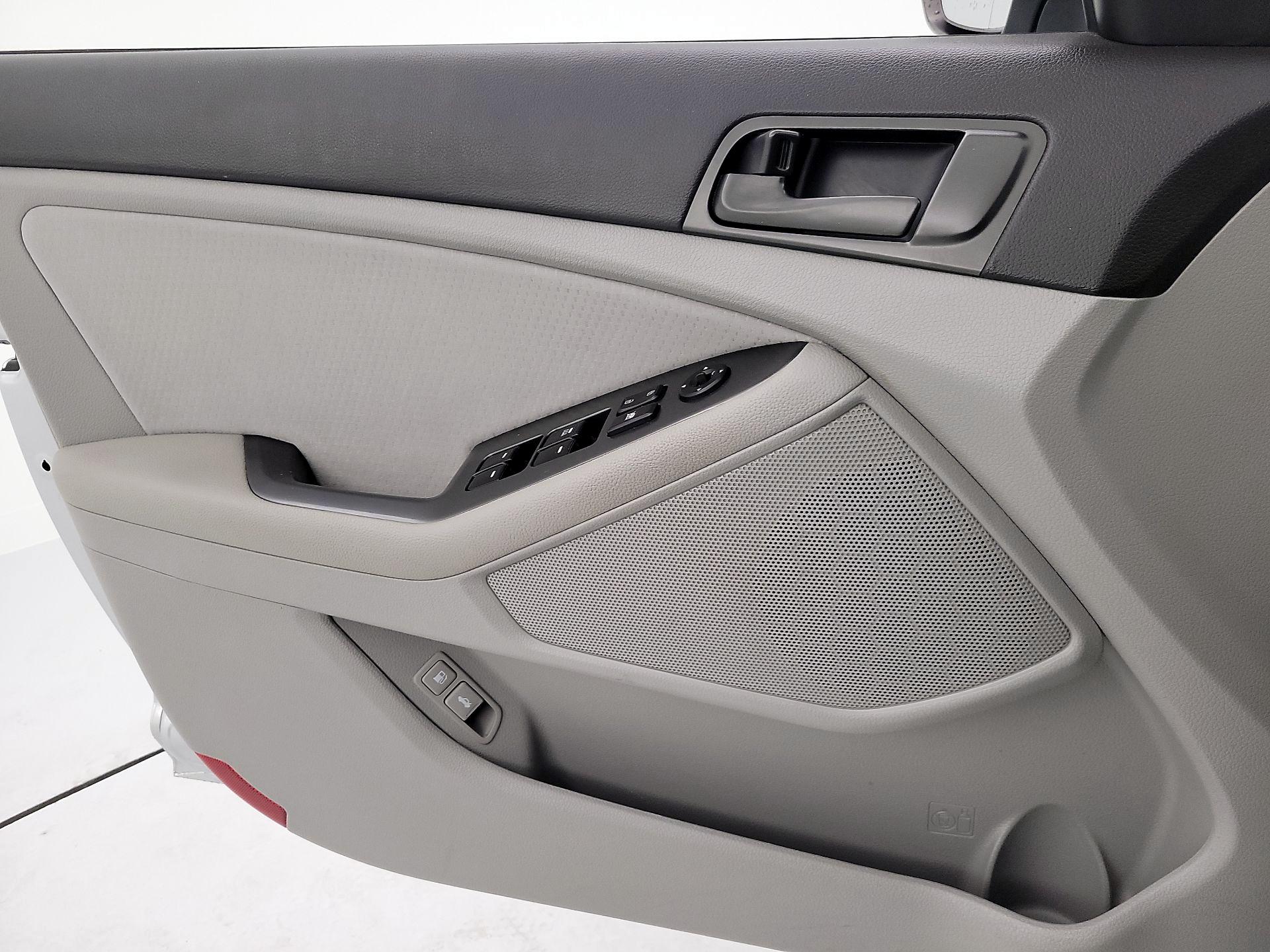 Thumbnail: 2015 Kia Optima - 12