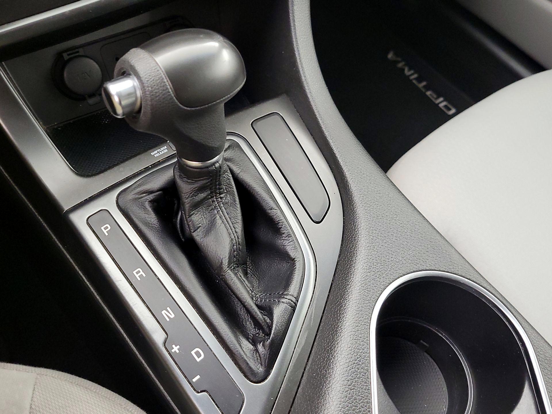 Thumbnail: 2015 Kia Optima - 16