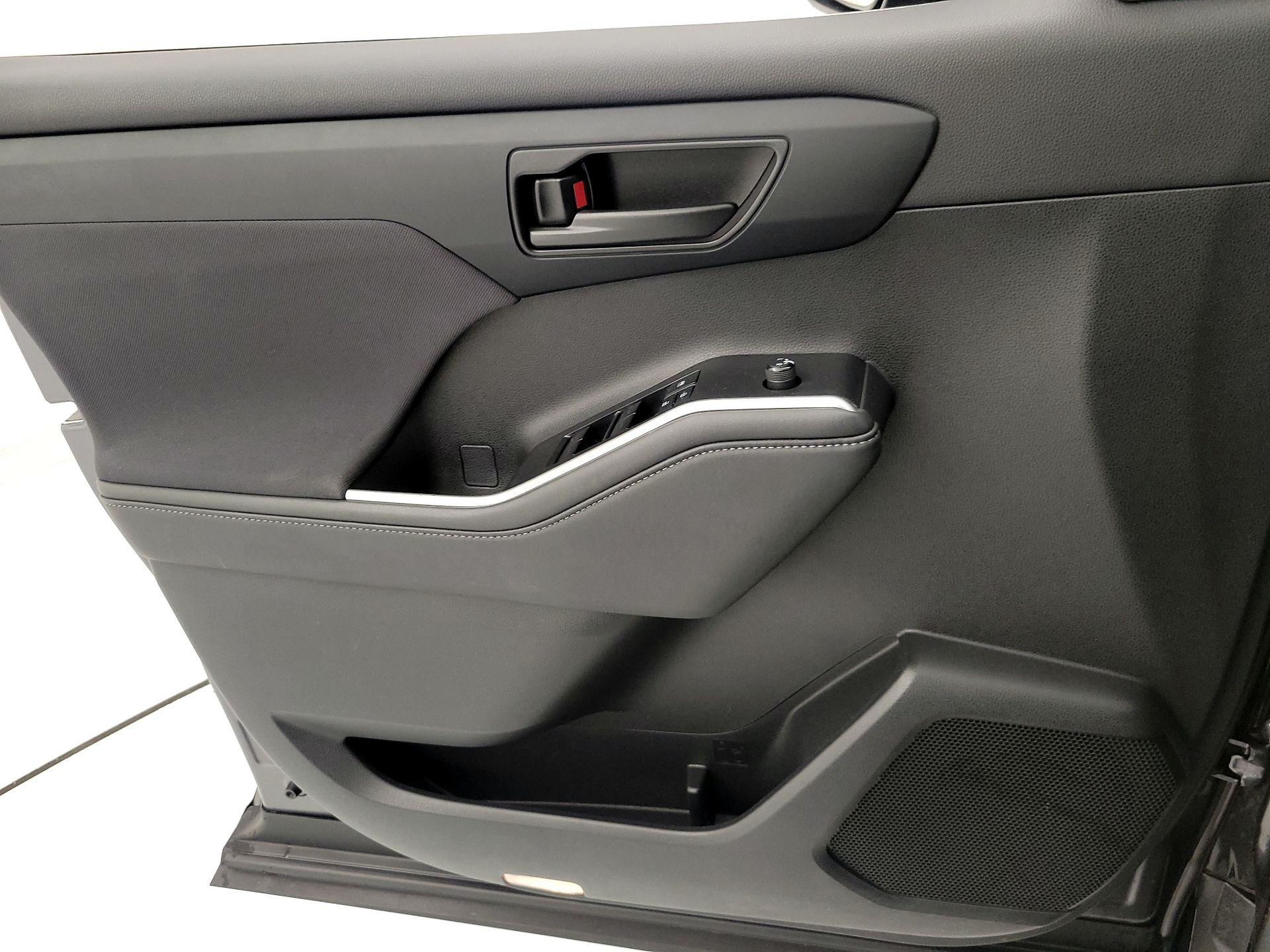 Thumbnail: 2022 Toyota Highlander - 12