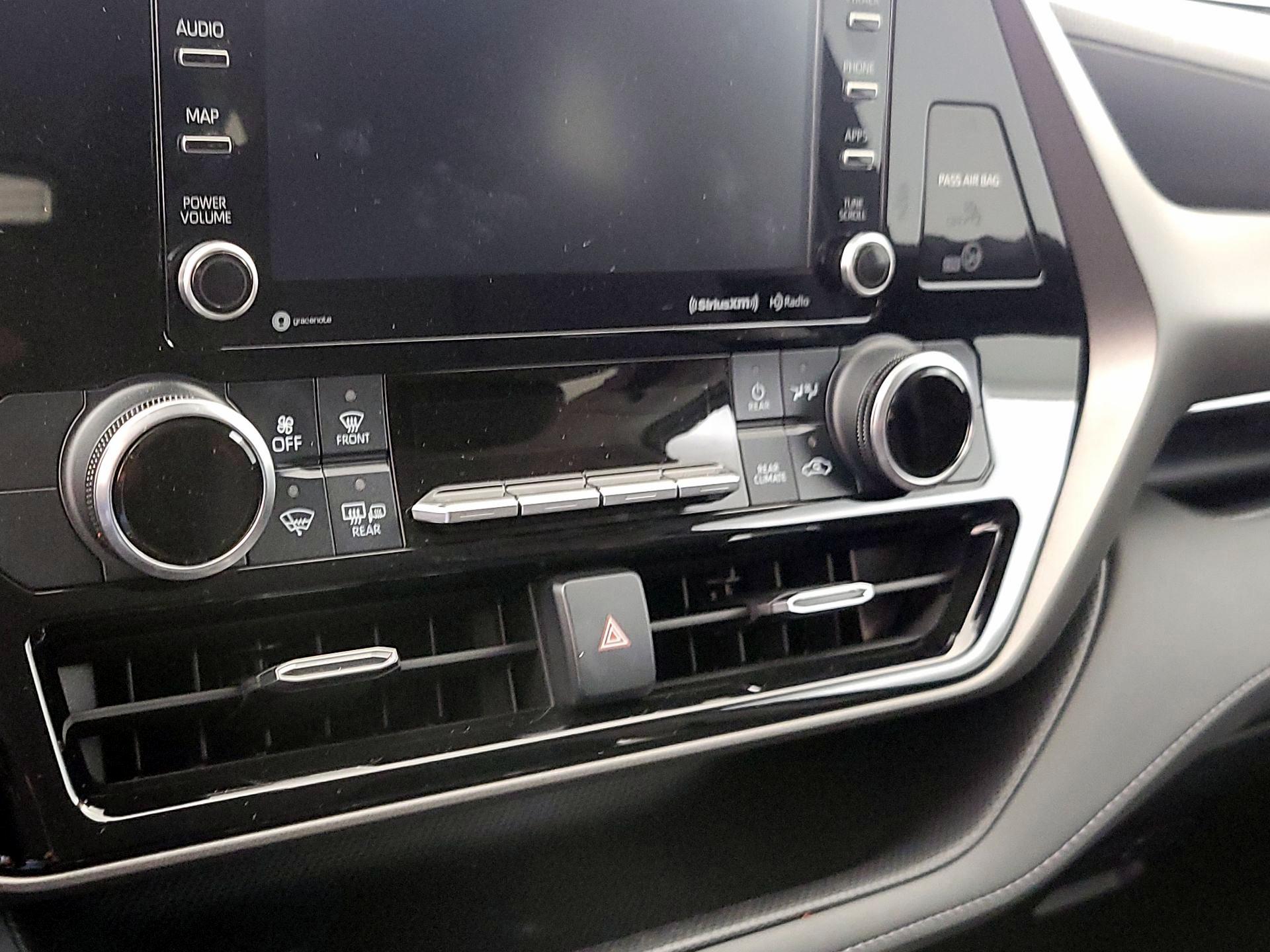 Thumbnail: 2022 Toyota Highlander - 16