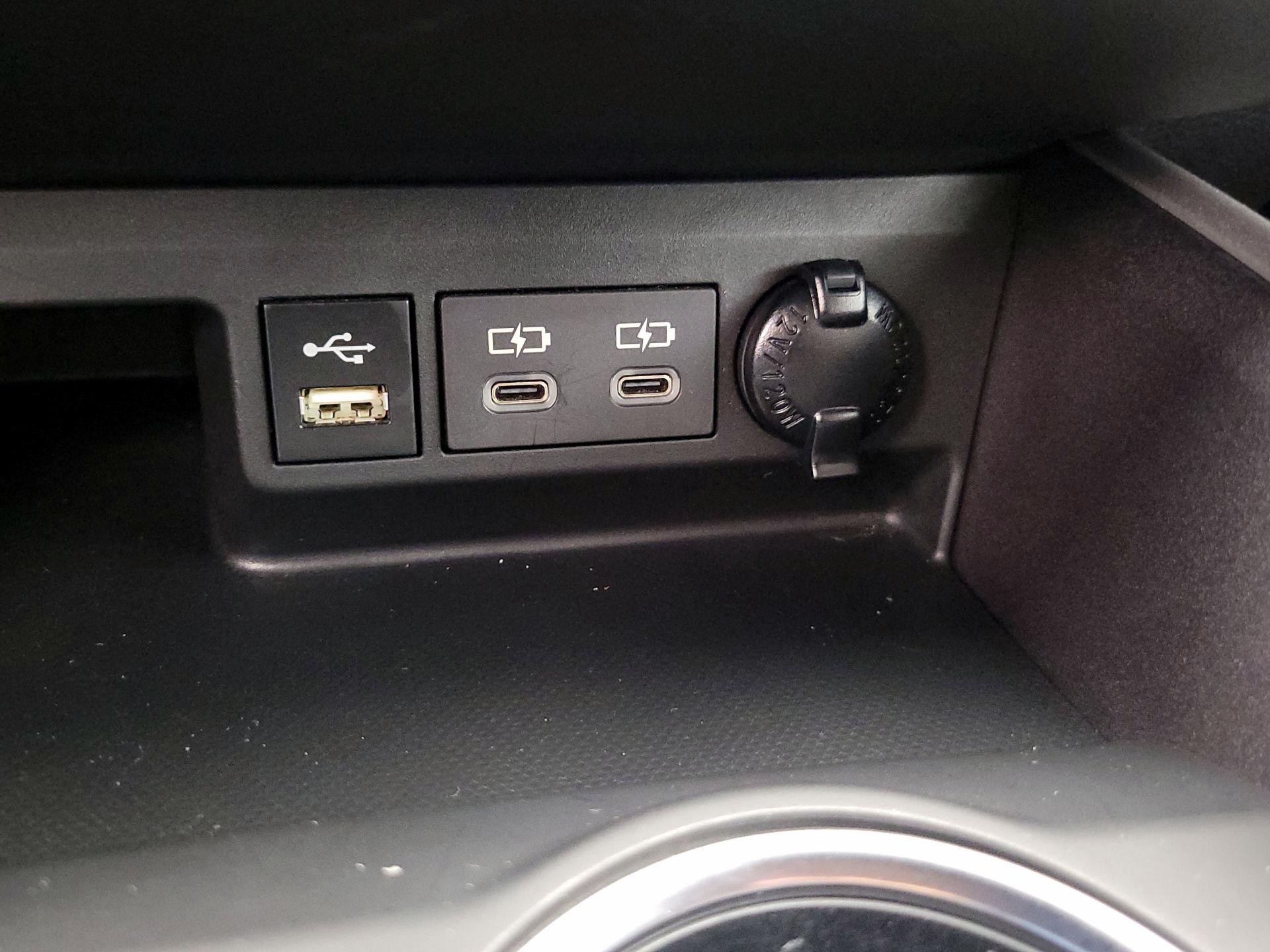 Thumbnail: 2022 Toyota Highlander - 18