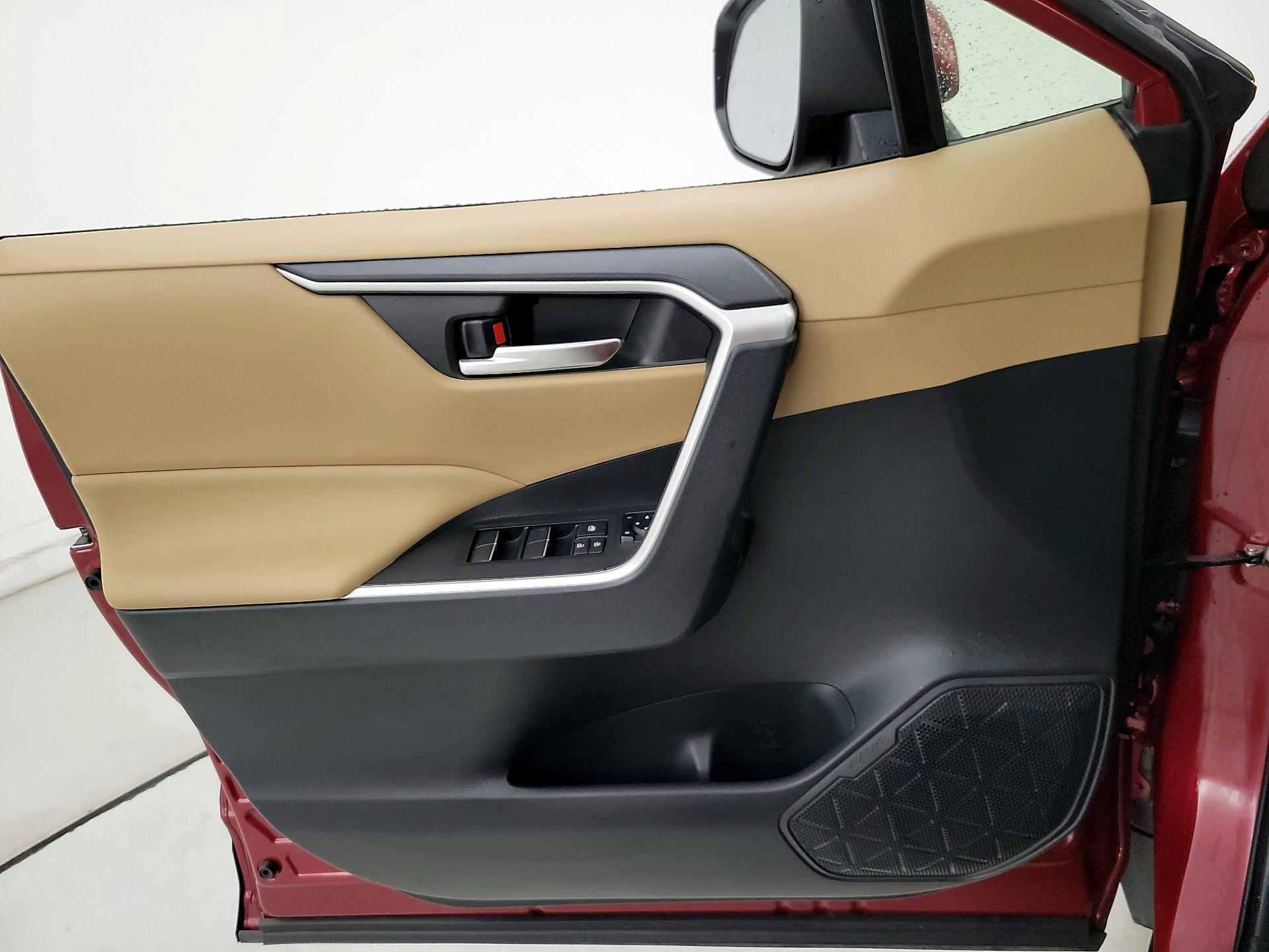 Thumbnail: 2019 Toyota RAV4 - 12