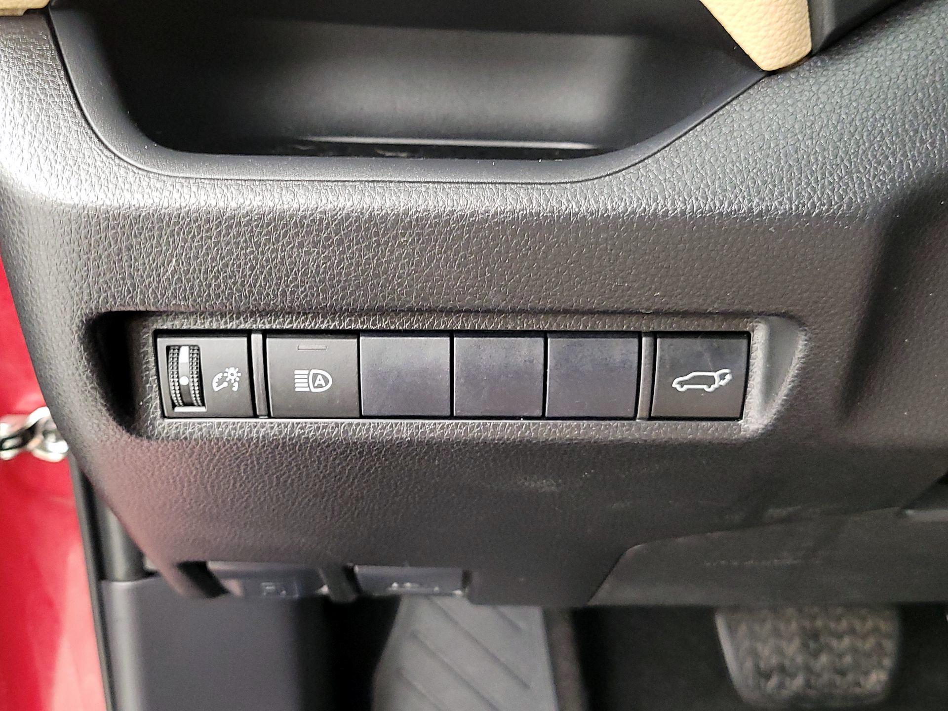 Thumbnail: 2019 Toyota RAV4 - 13