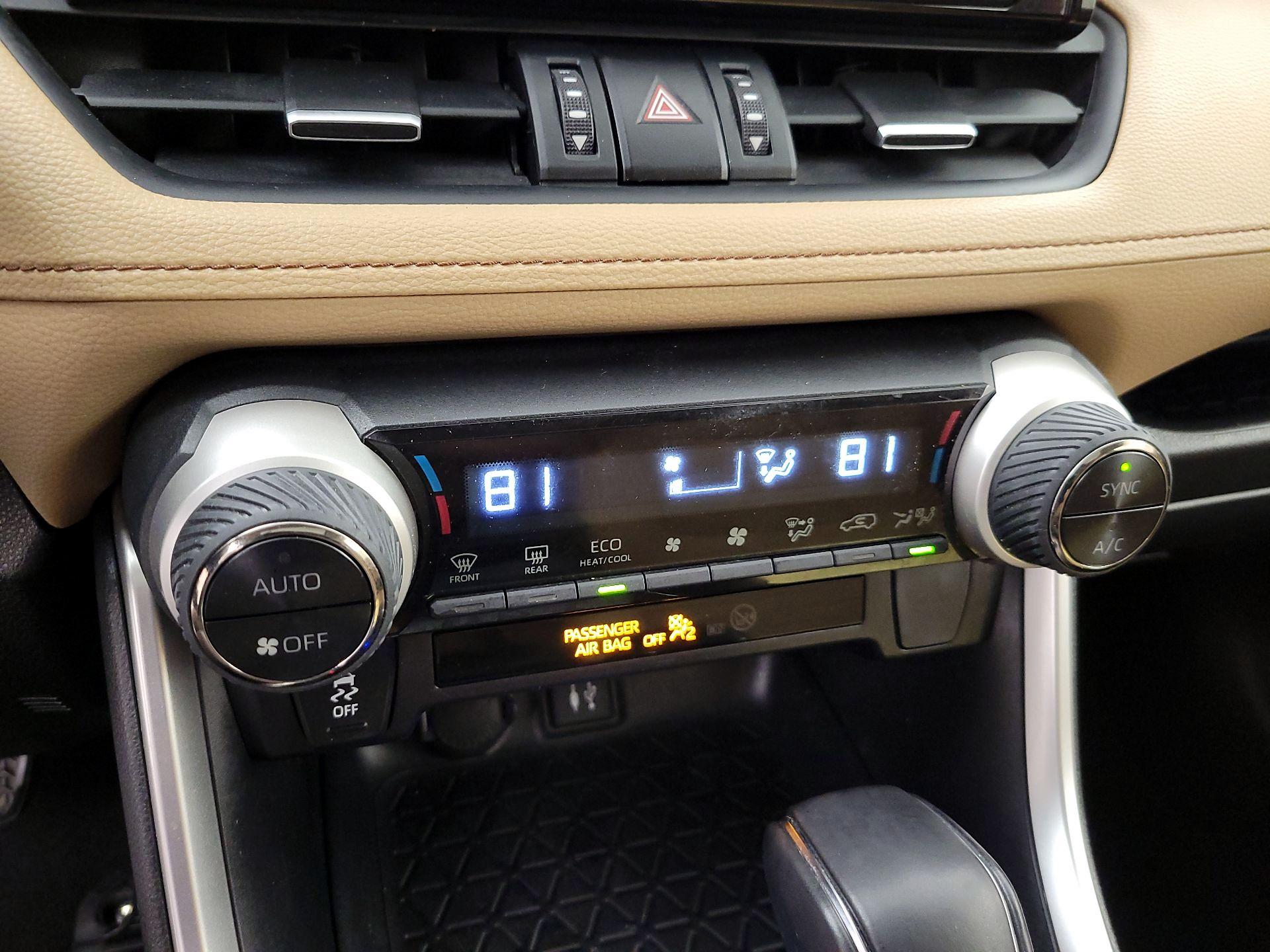 Thumbnail: 2019 Toyota RAV4 - 17