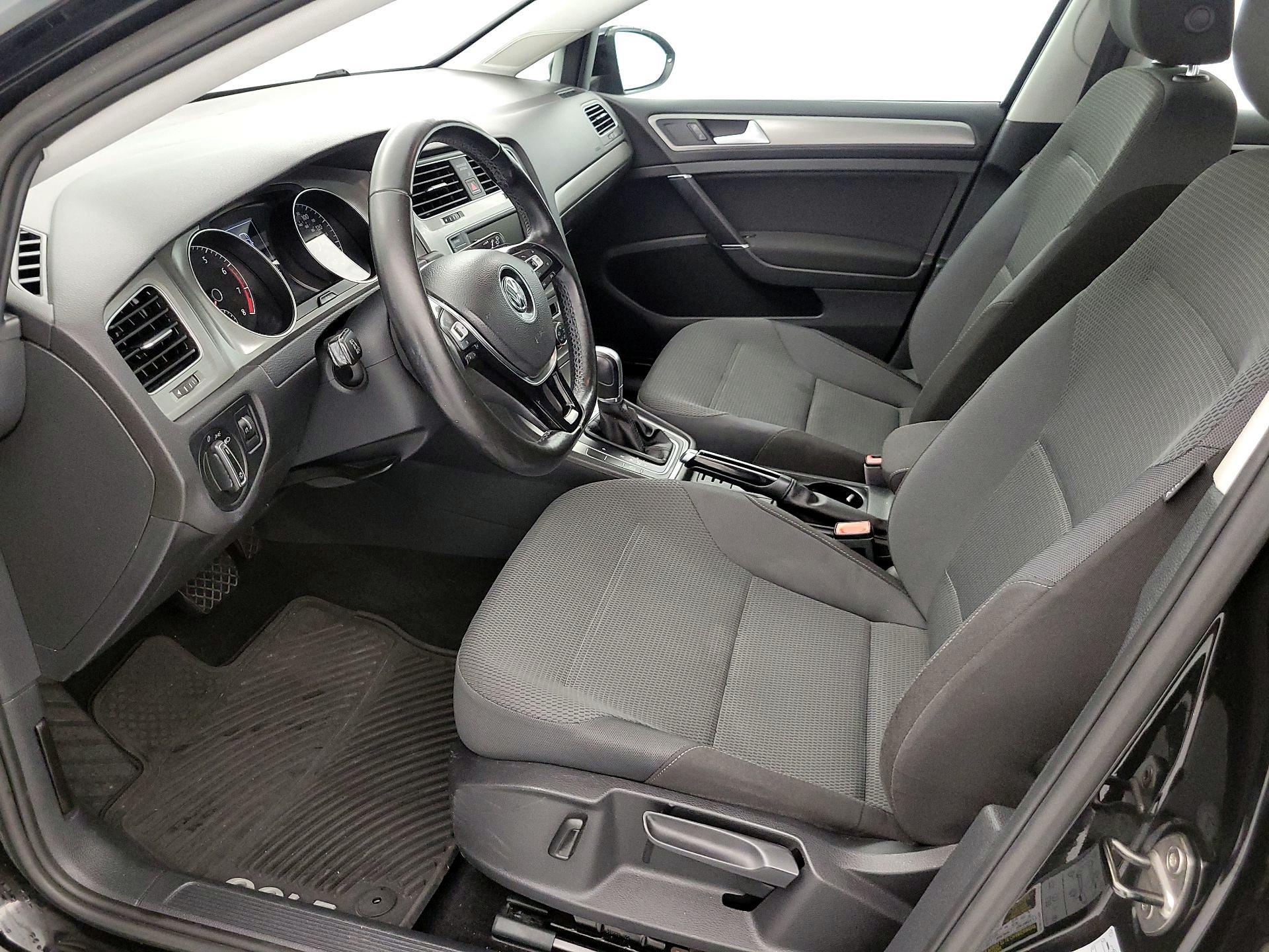 Thumbnail: 2017 Volkswagen Golf - 11