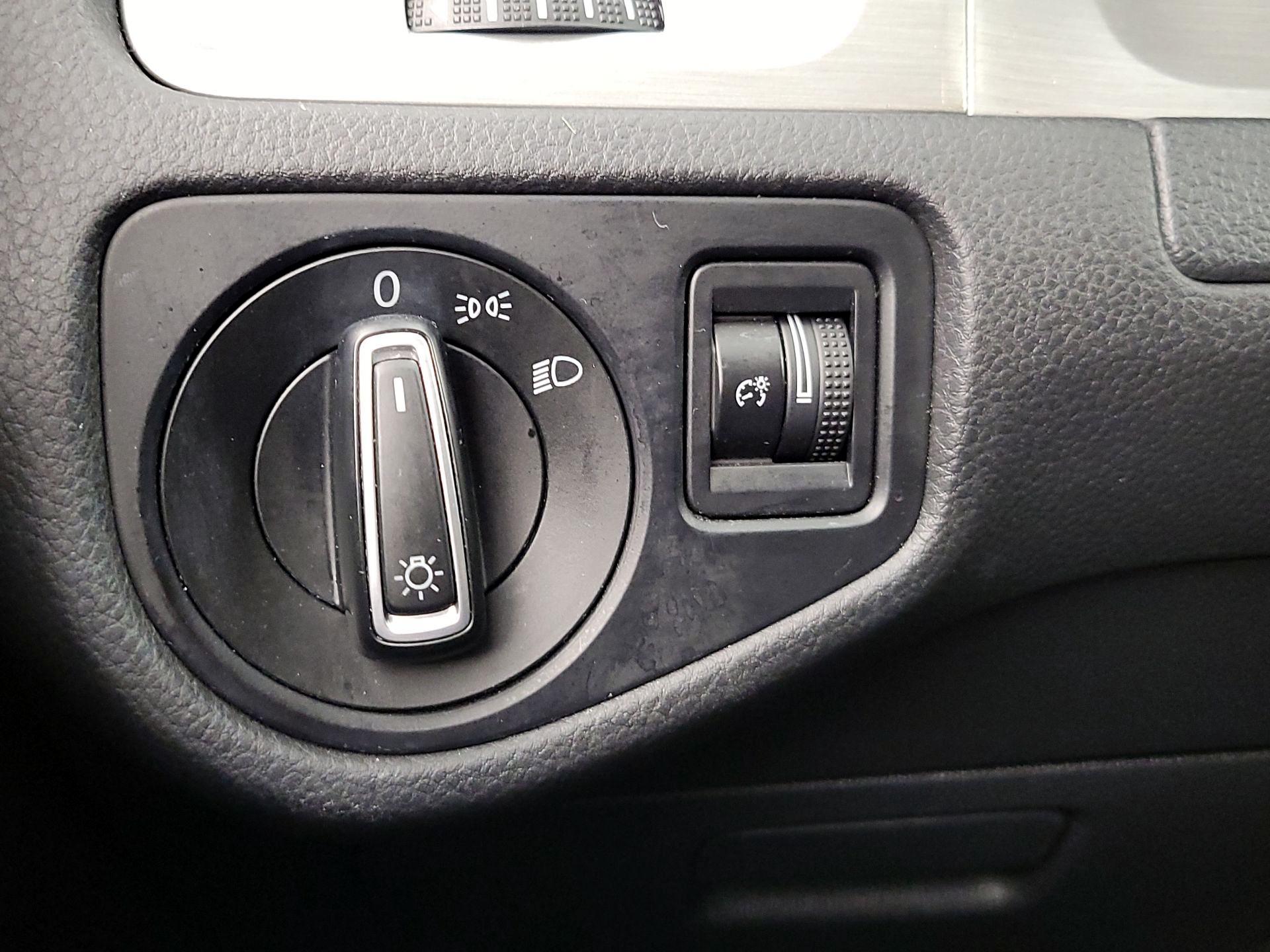 Thumbnail: 2017 Volkswagen Golf - 13