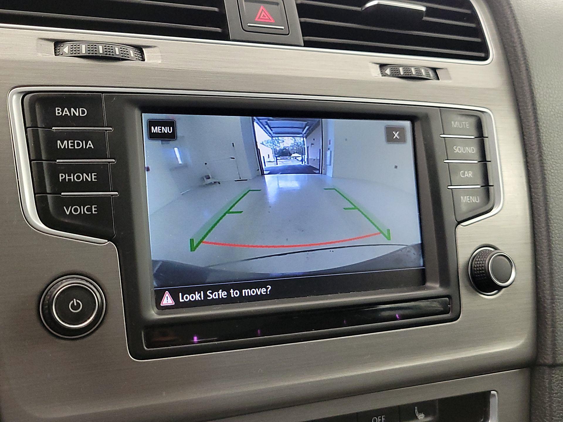 Thumbnail: 2017 Volkswagen Golf - 14