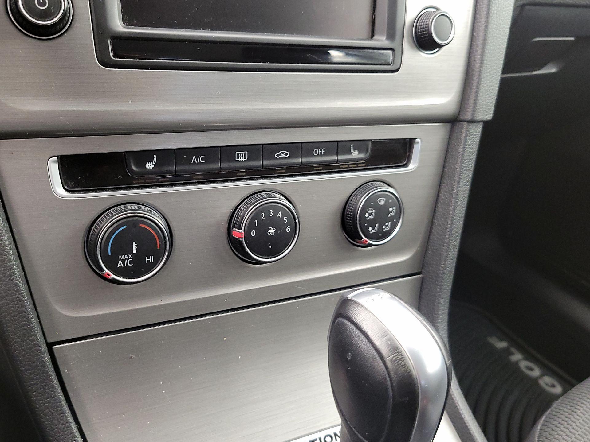 Thumbnail: 2017 Volkswagen Golf - 16