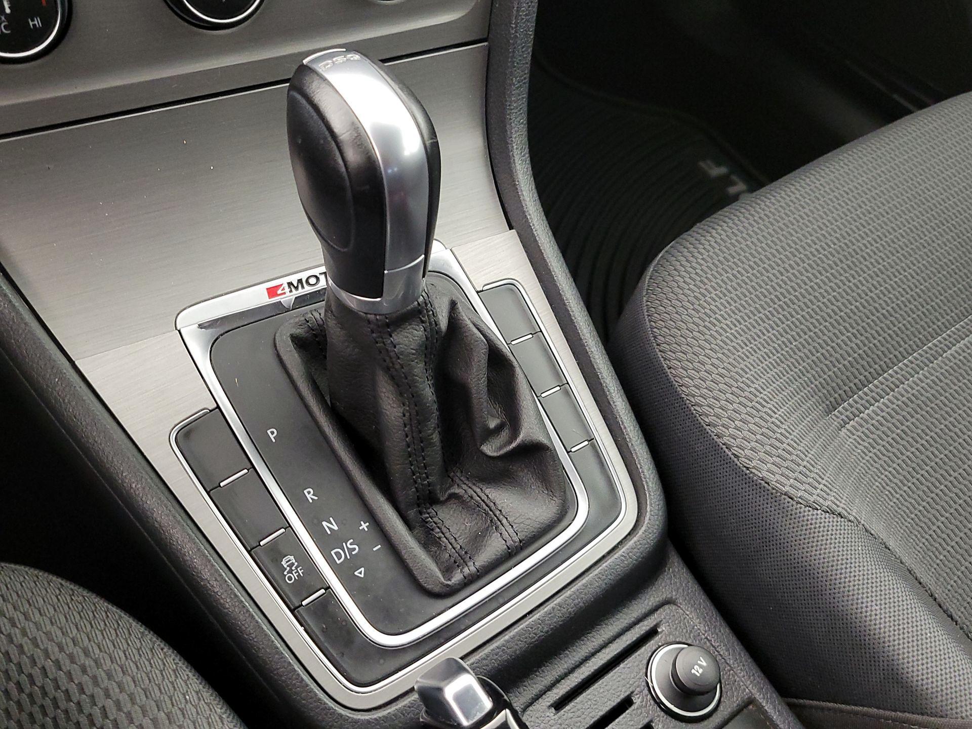 Thumbnail: 2017 Volkswagen Golf - 17