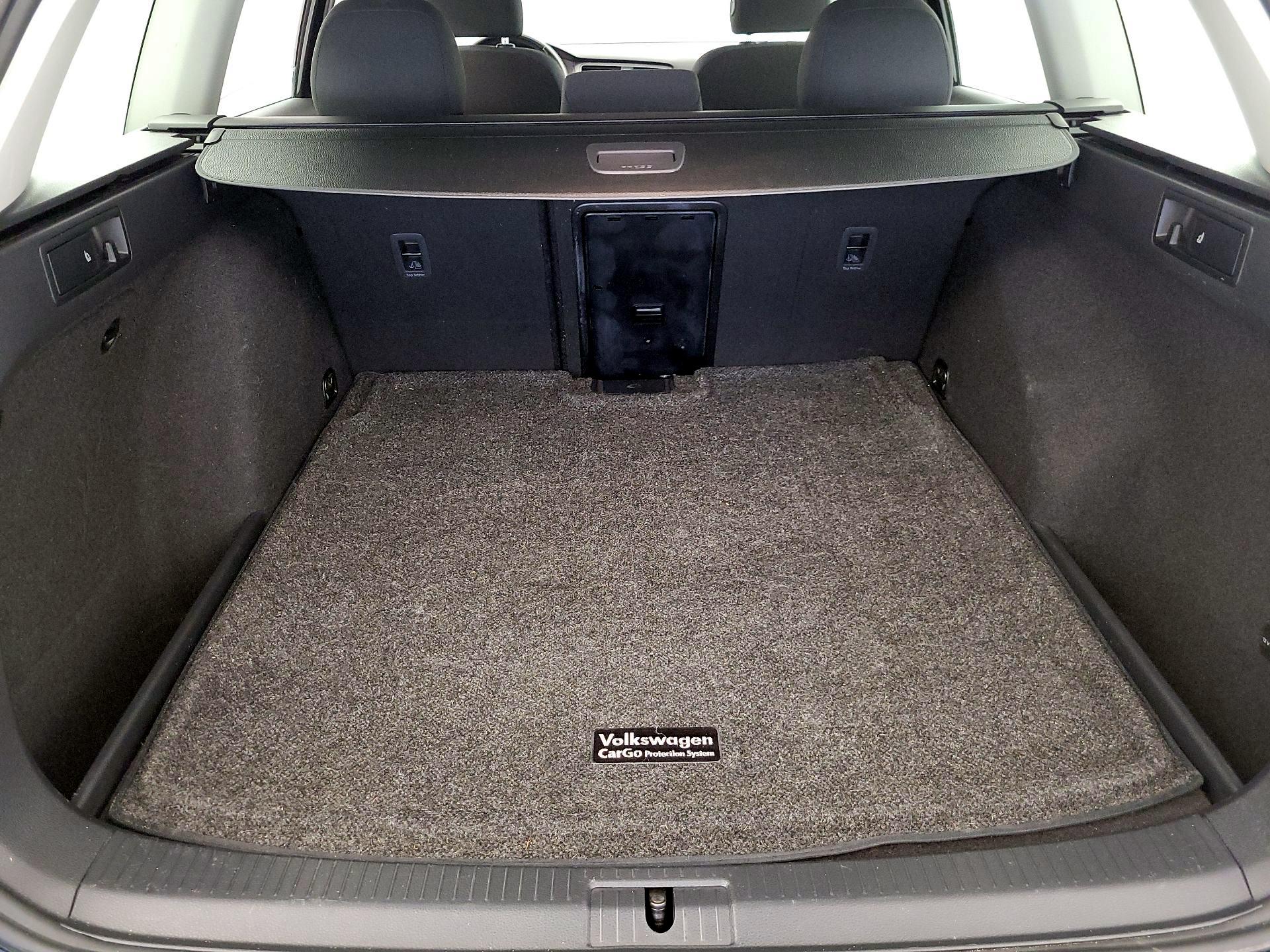 Thumbnail: 2017 Volkswagen Golf - 20