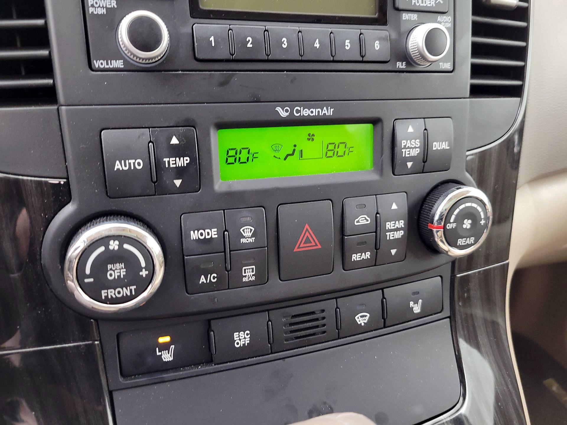 Thumbnail: 2014 Kia Sedona - 16