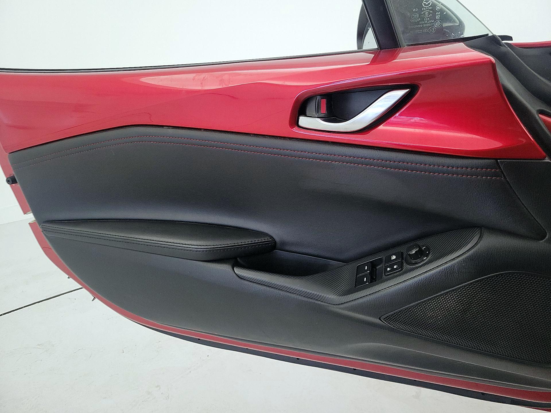 Thumbnail: 2017 Mazda MX-5 Miata - 12