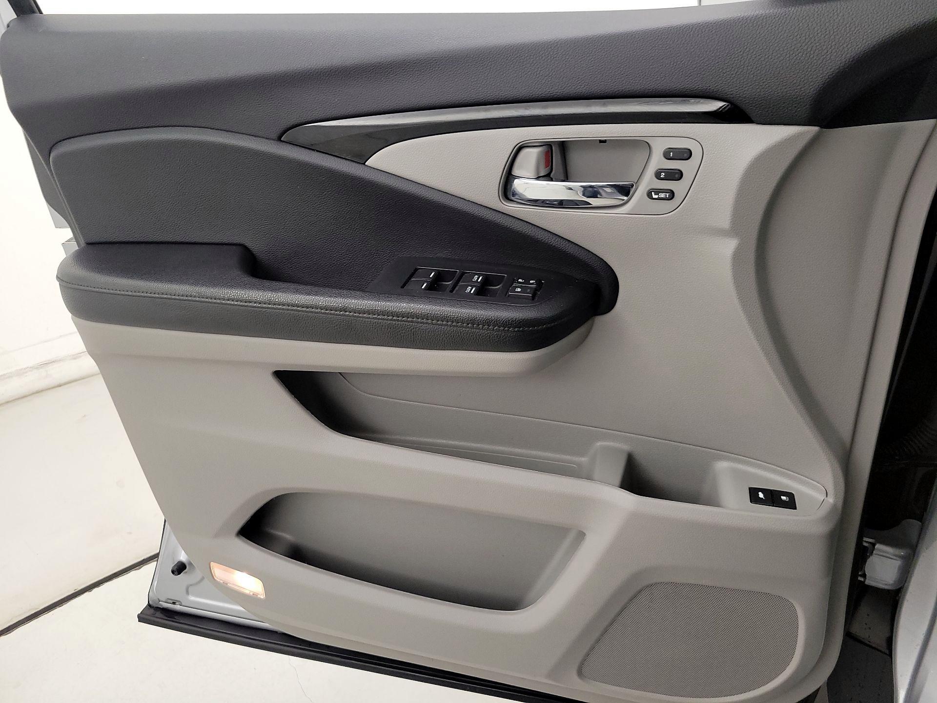 Thumbnail: 2019 Honda Pilot - 12