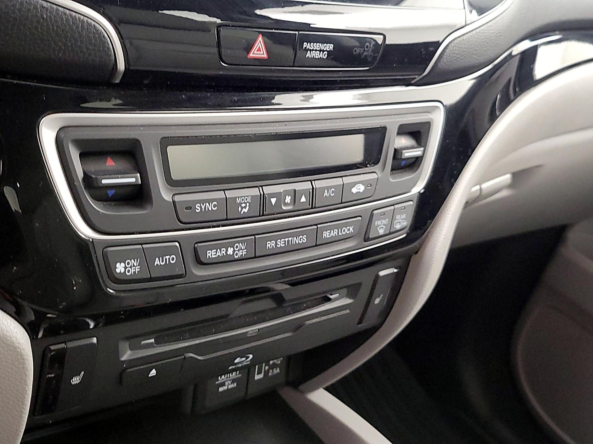 Thumbnail: 2019 Honda Pilot - 17