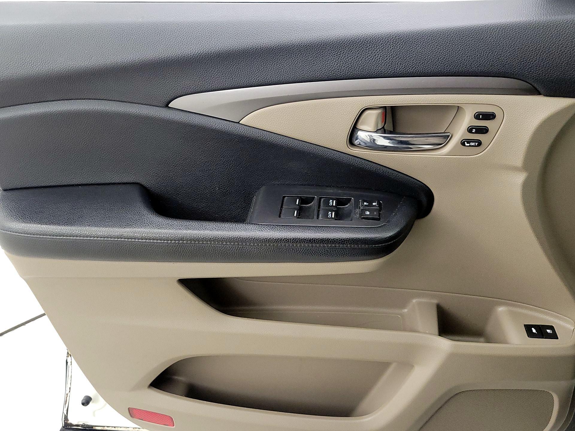 Thumbnail: 2019 Honda Pilot - 12