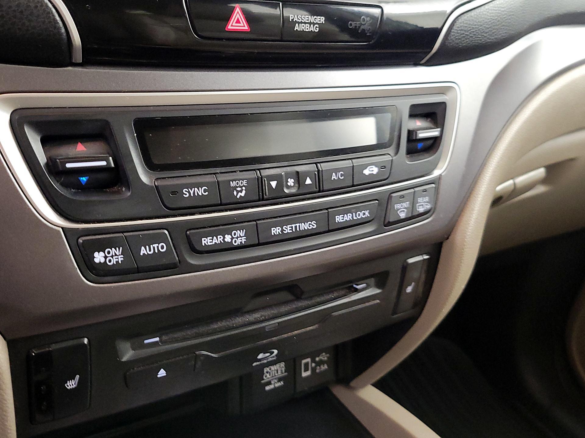 Thumbnail: 2019 Honda Pilot - 17