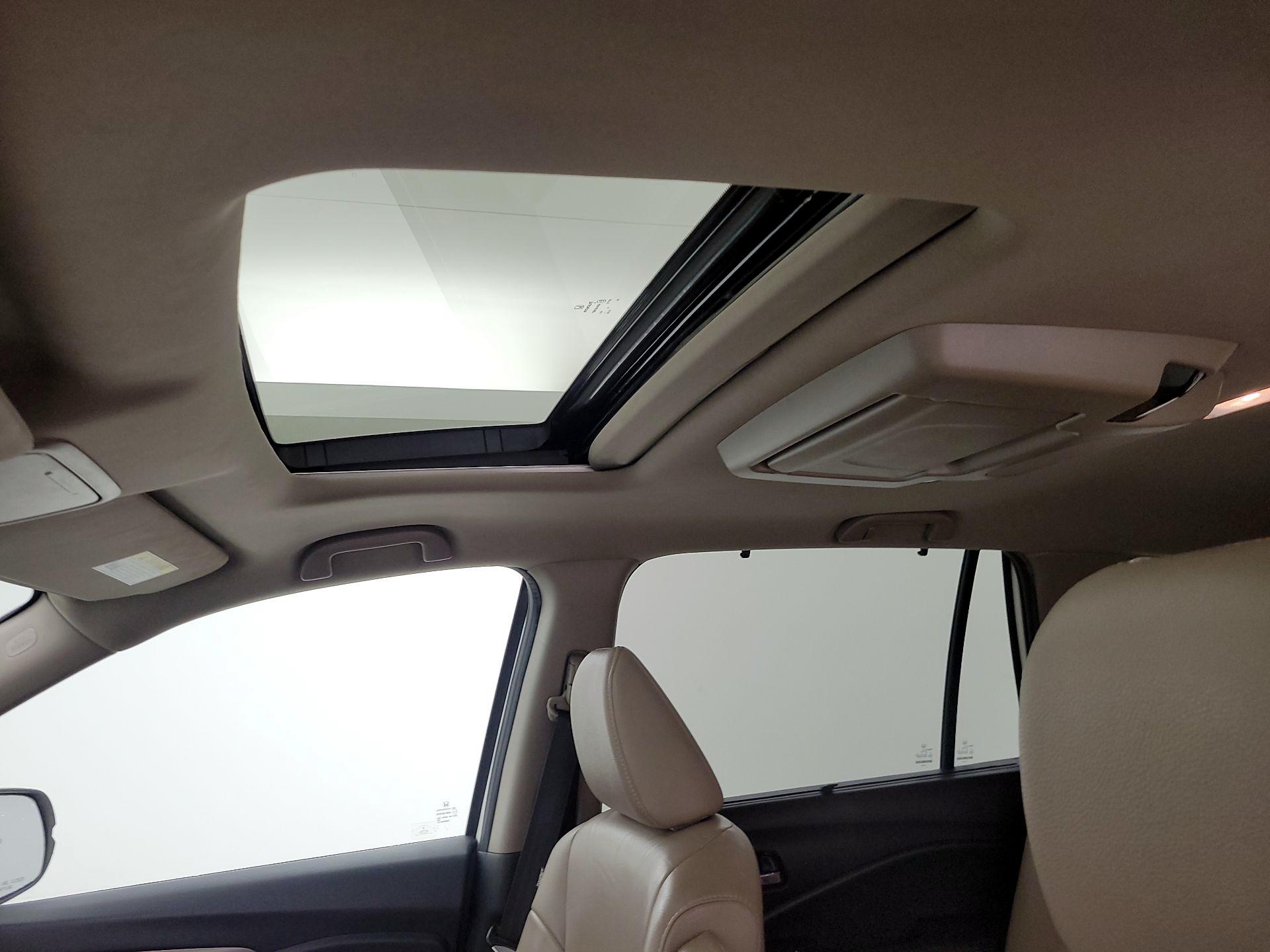 Thumbnail: 2019 Honda Pilot - 20