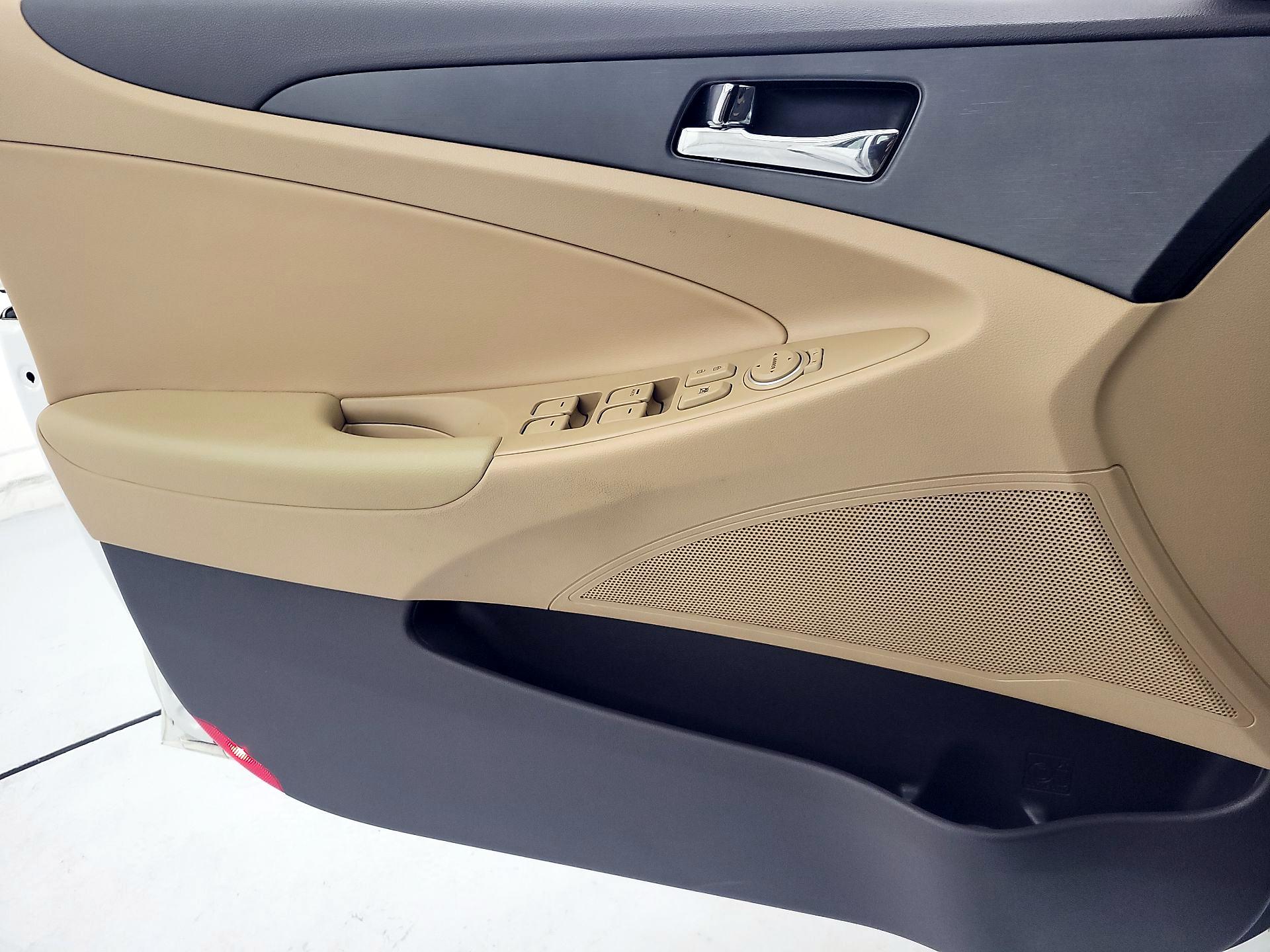 Thumbnail: 2014 Hyundai Sonata - 12