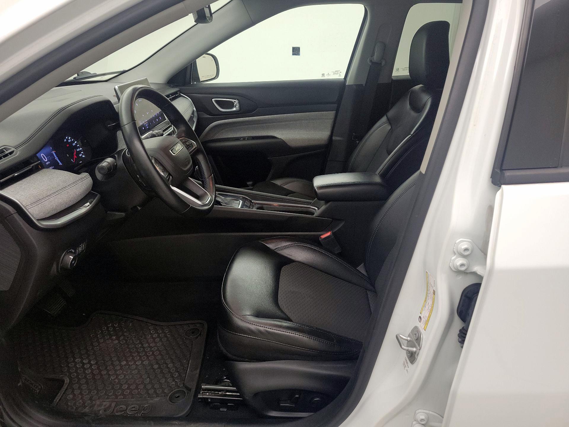 Thumbnail: 2022 Jeep Compass - 11