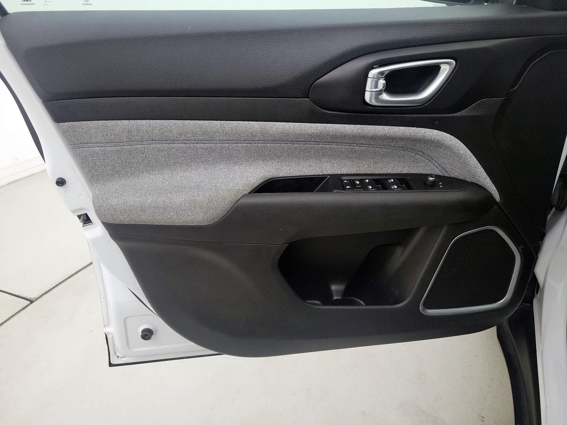 Thumbnail: 2022 Jeep Compass - 12