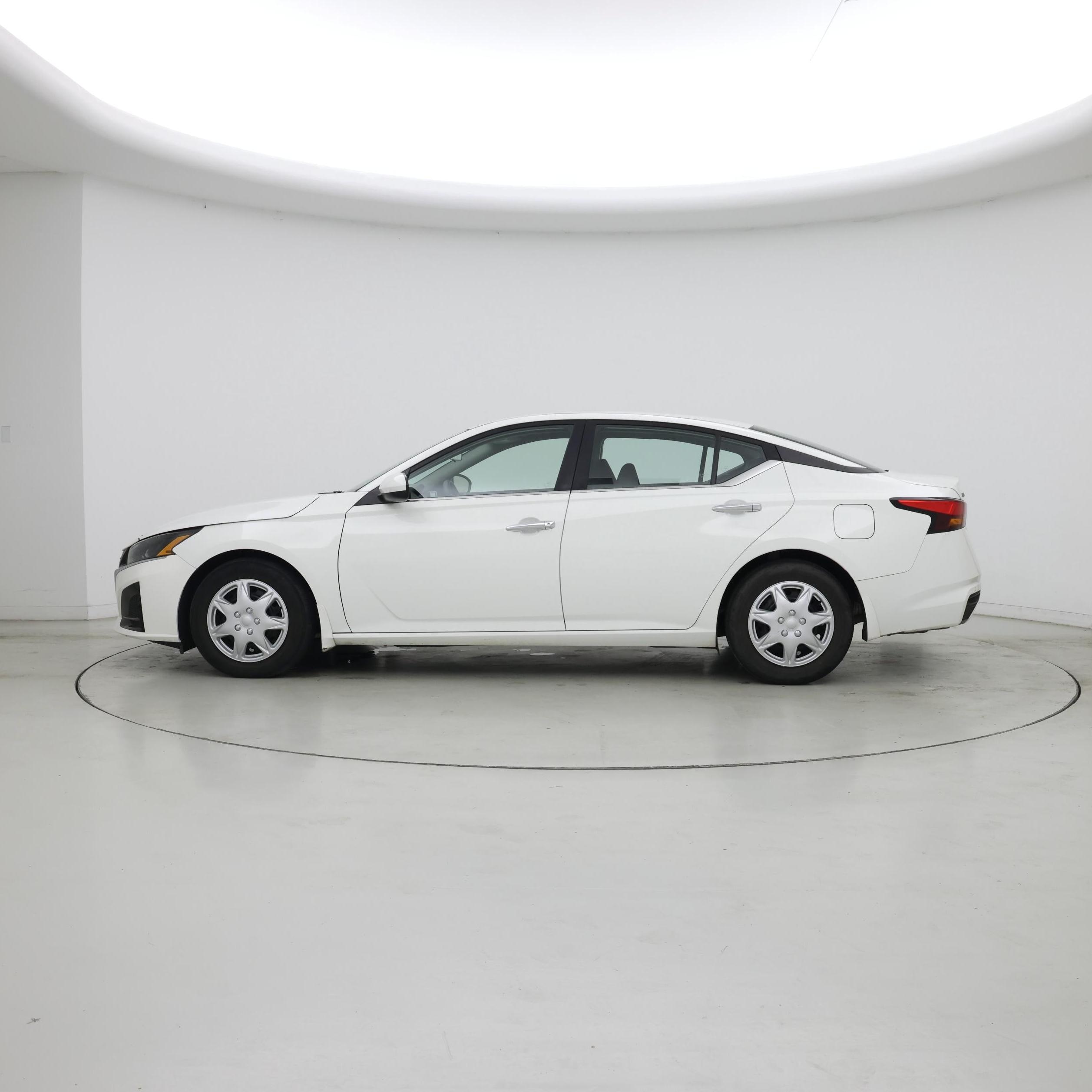 Thumbnail: 2023 Nissan Altima - 3