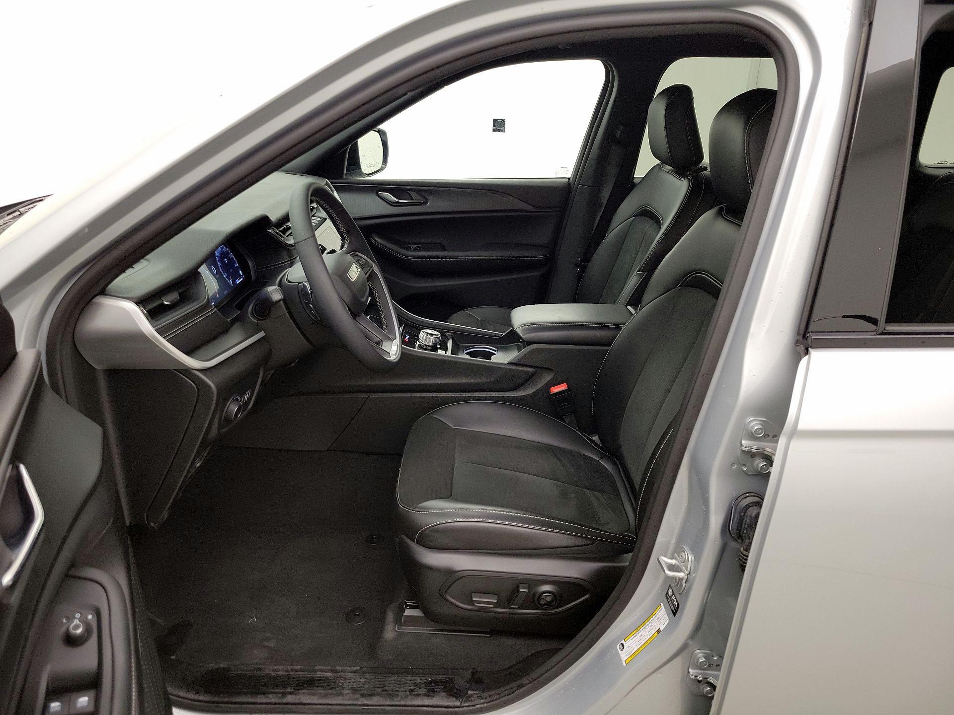 Thumbnail: 2024 Jeep Grand Cherokee - 11