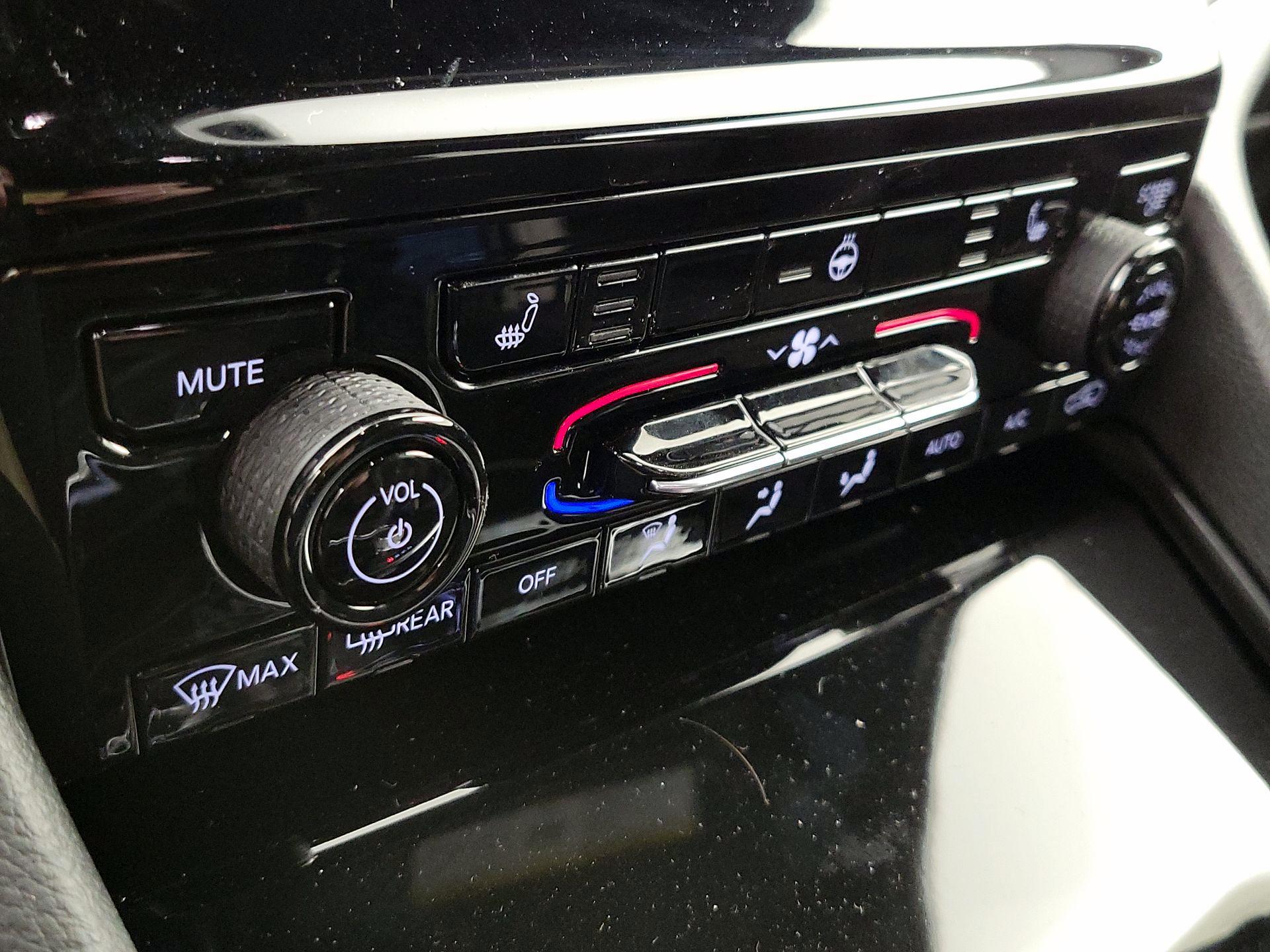 Thumbnail: 2024 Jeep Grand Cherokee - 16