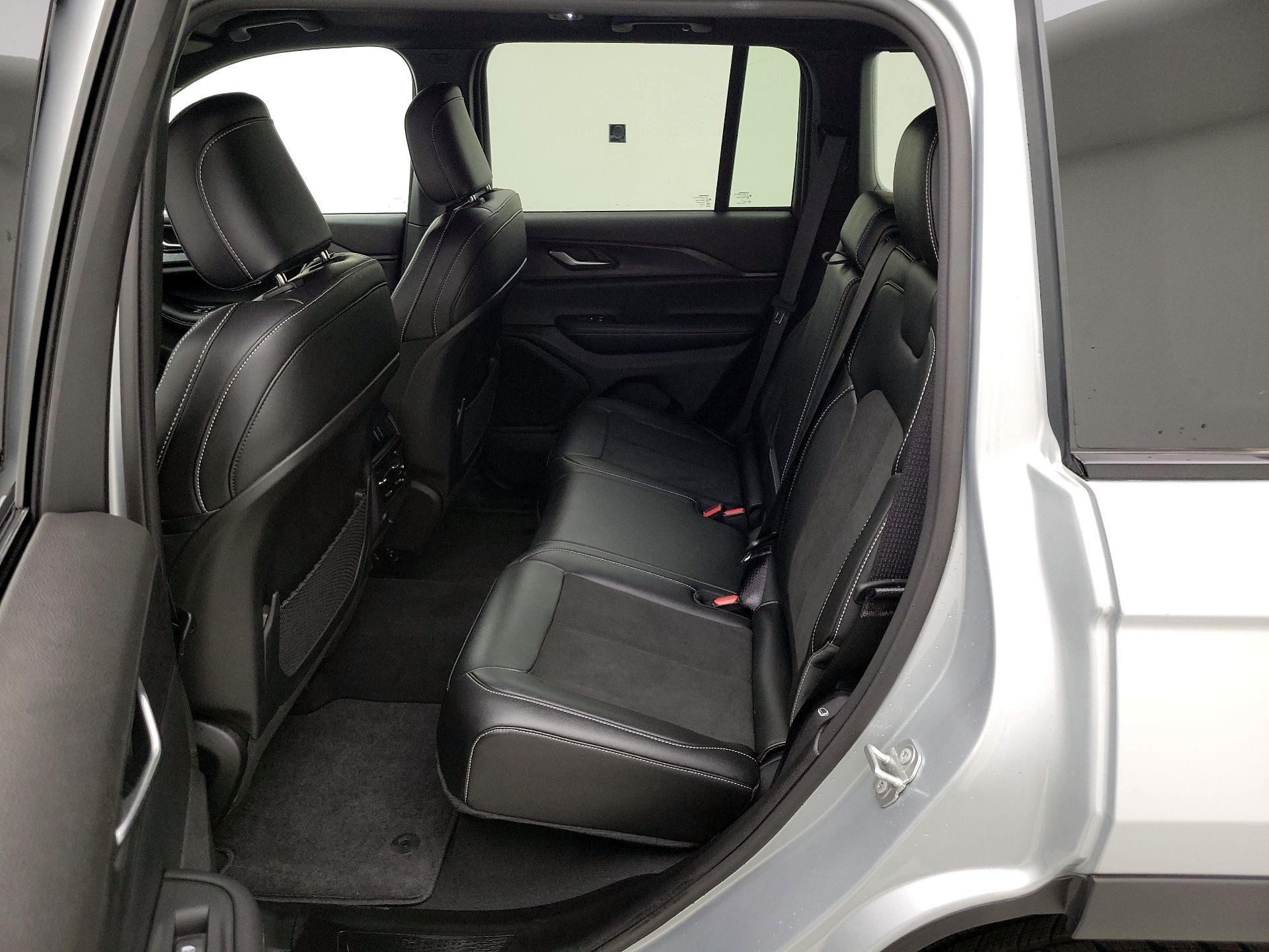 Thumbnail: 2024 Jeep Grand Cherokee - 19