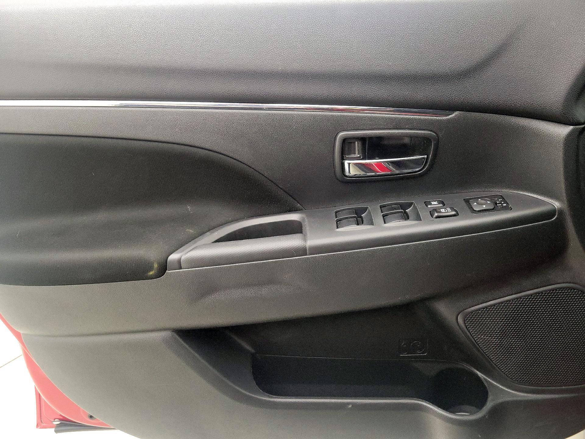 Thumbnail: 2024 Mitsubishi Outlander Sport - 12