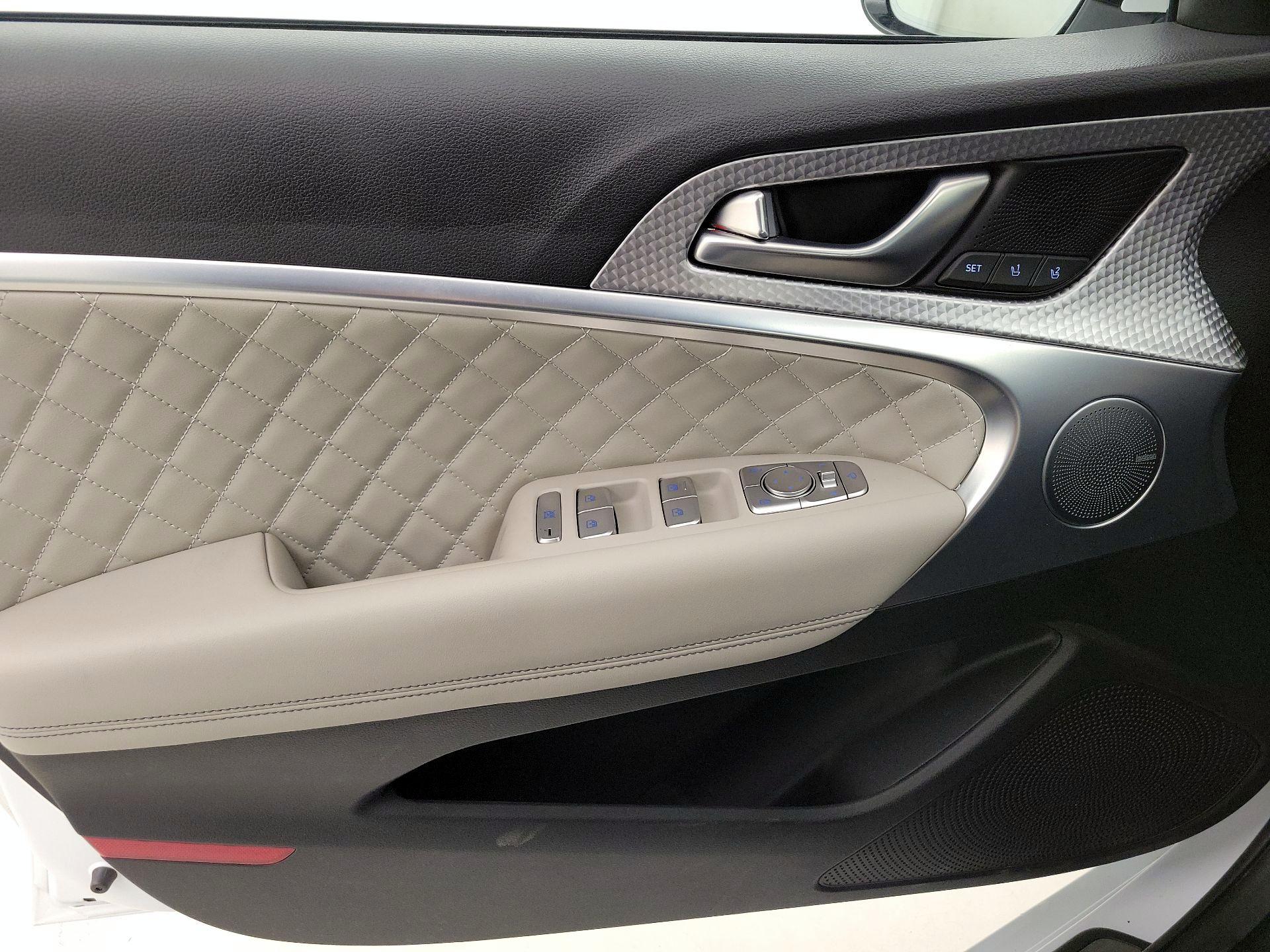 Thumbnail: 2023 Genesis G70 - 12